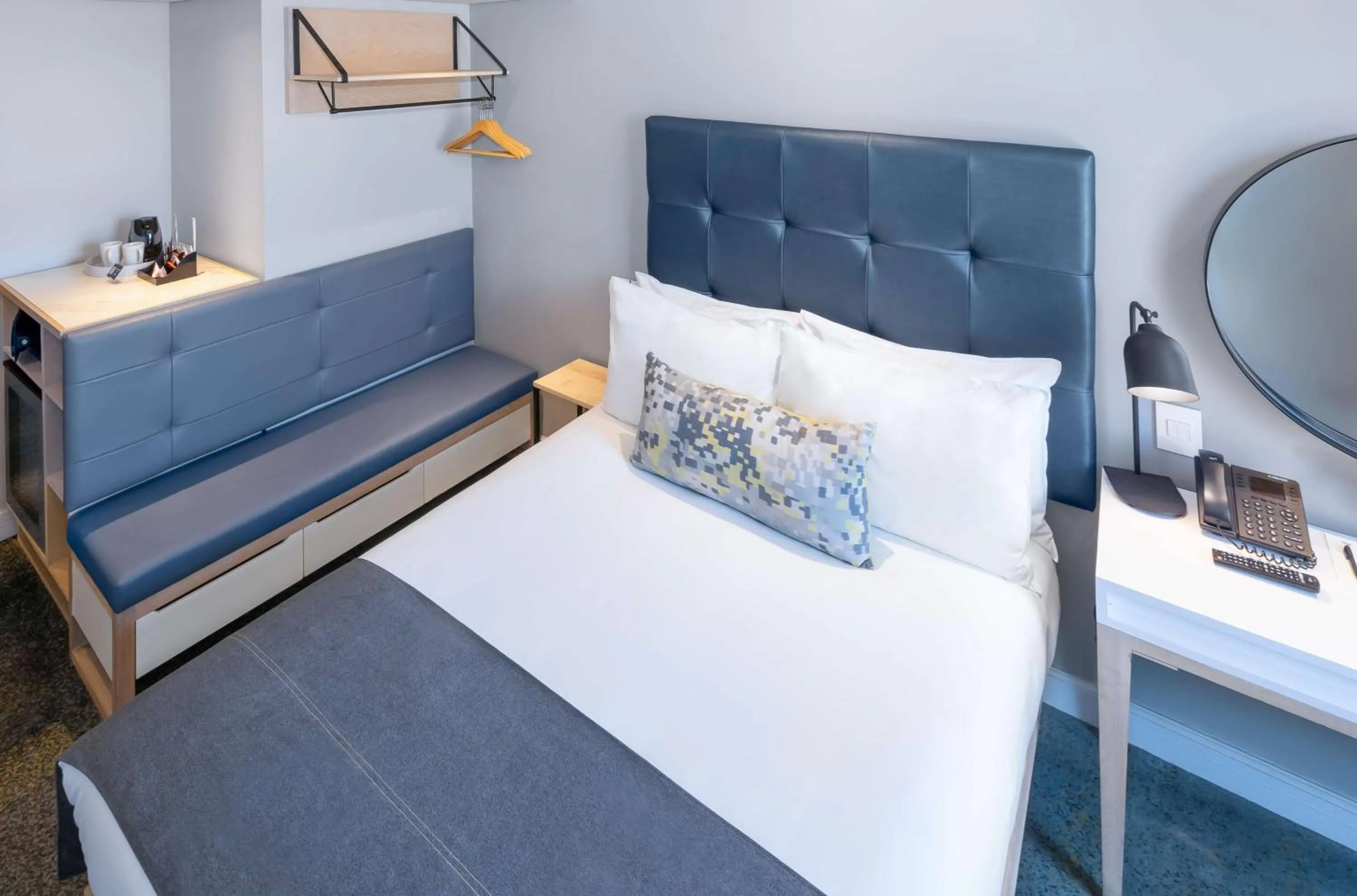 Bedroom, Bed in StayEasy Cape Town City Bowl