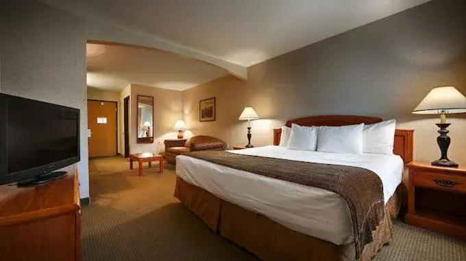 Bed in Best Western Oak Meadows Inn Bed in Best Western Oak Meadows Inn