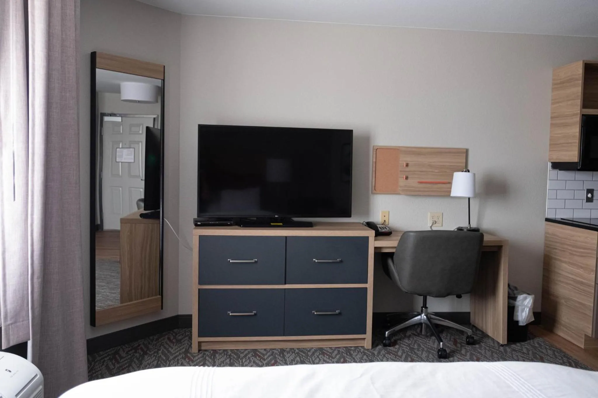 Photo of the whole room, Bed in Candlewood Suites Sheridan by IHG