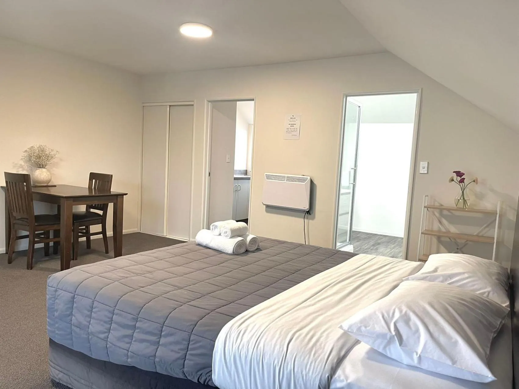 Bed in Alcala Motor Lodge