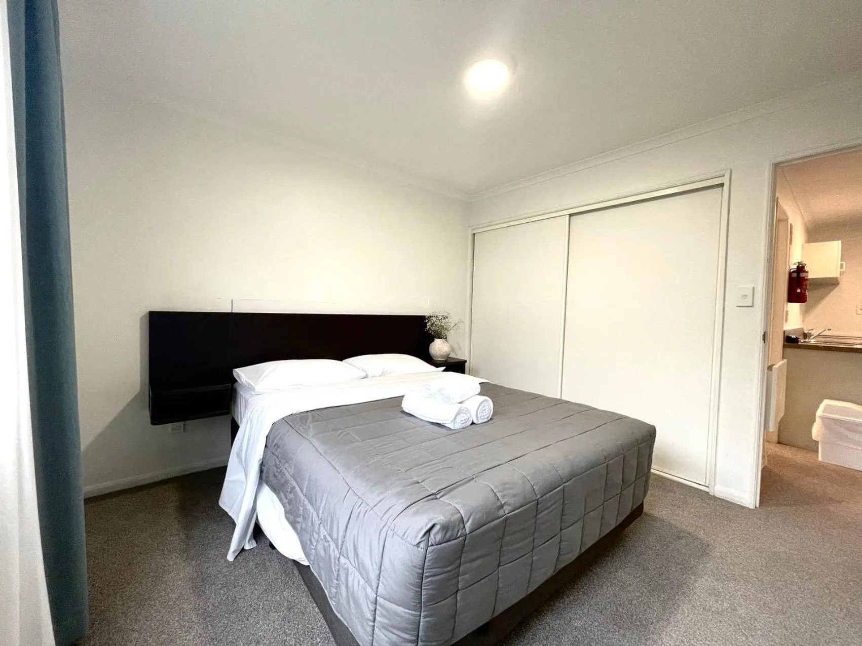 Bed in Alcala Motor Lodge