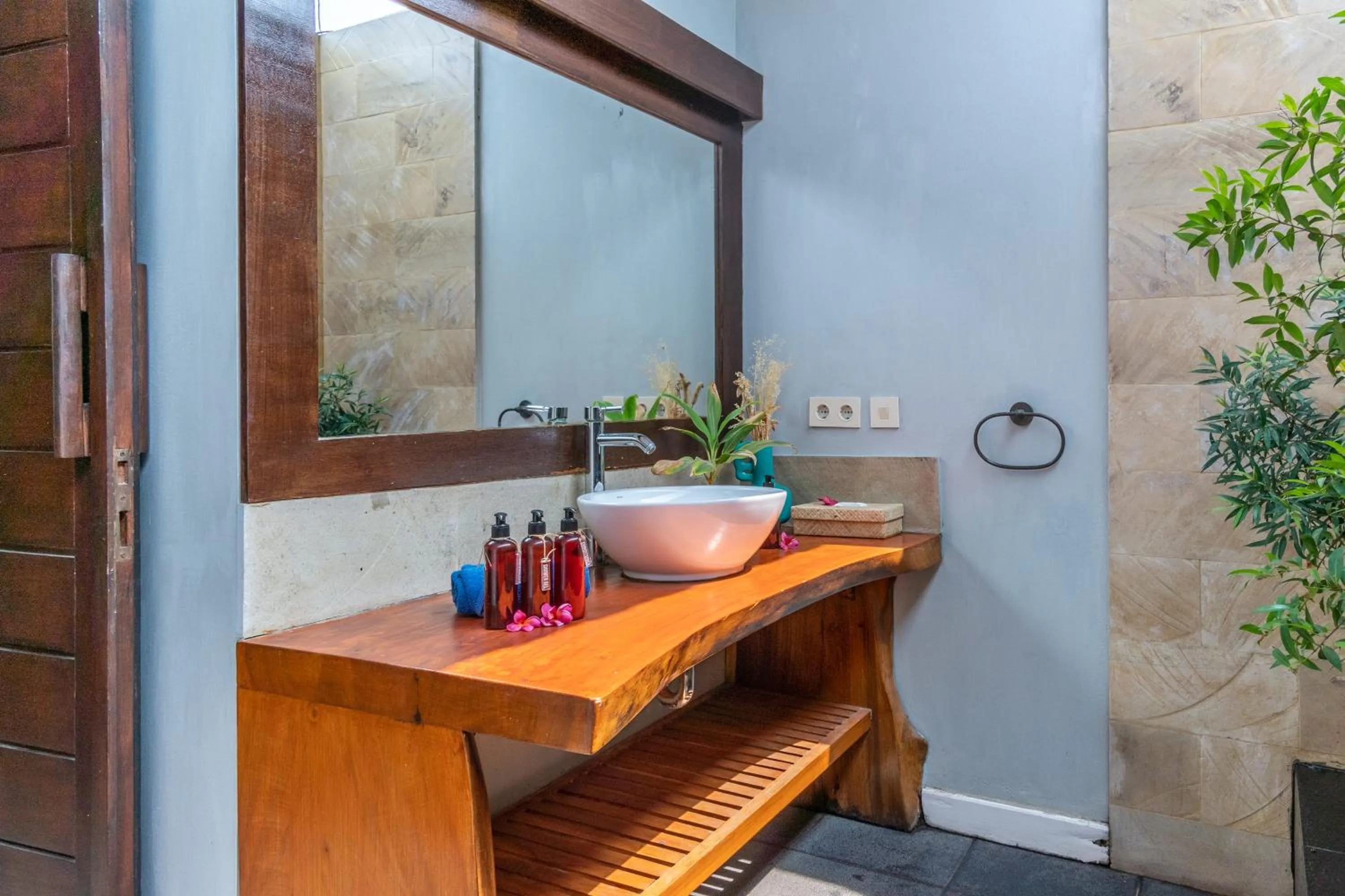 Bathroom in Bale Sampan Boutique Bungalows