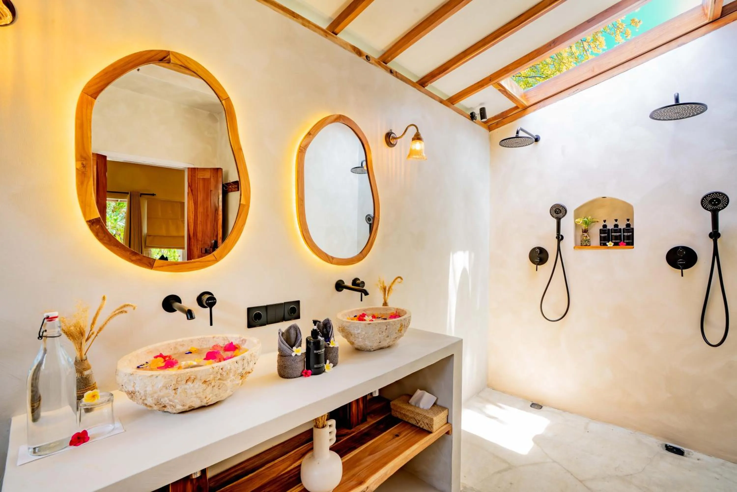Bathroom in Bale Sampan Boutique Bungalows