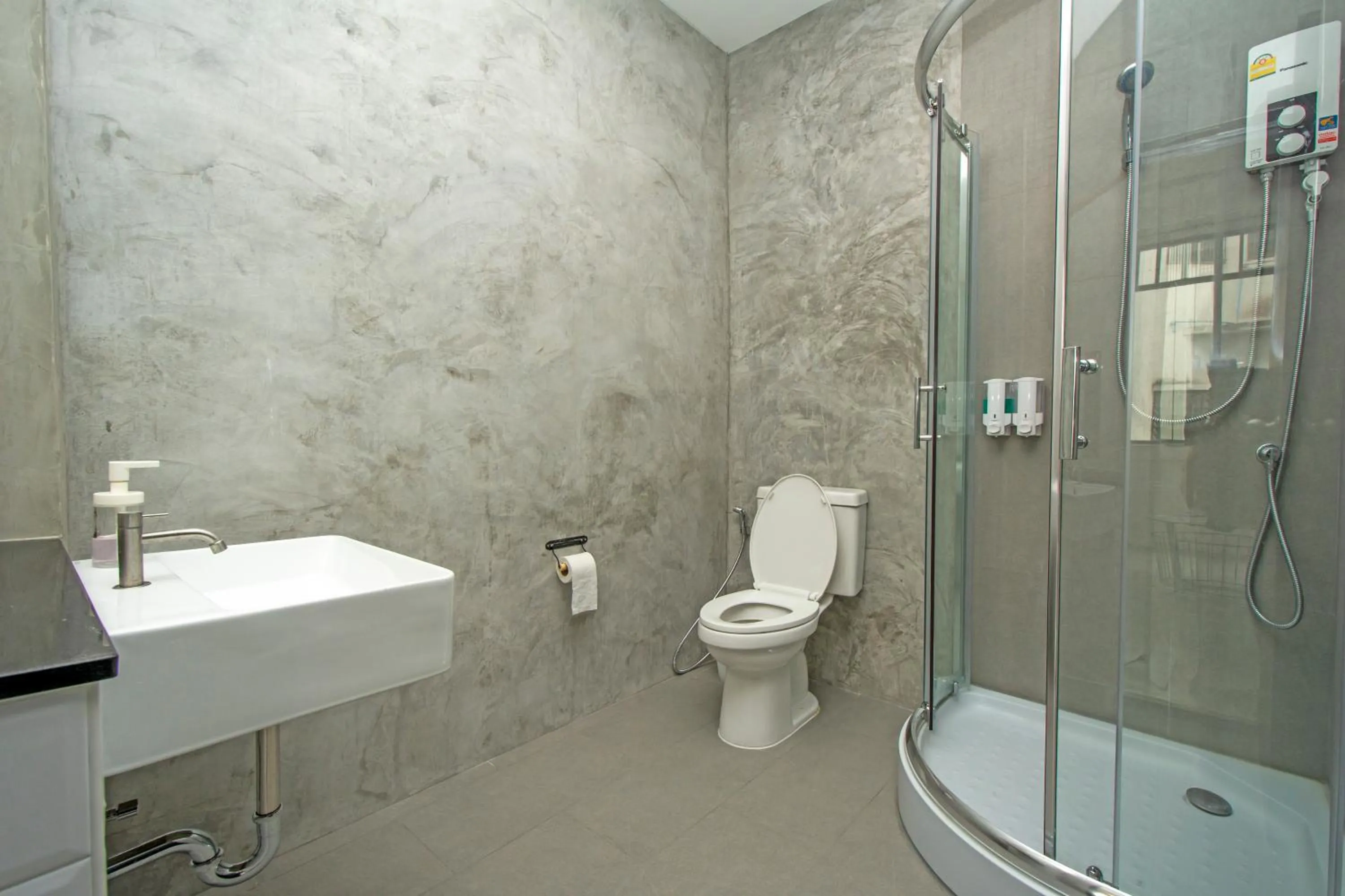 Shower in Lost Inn BKK