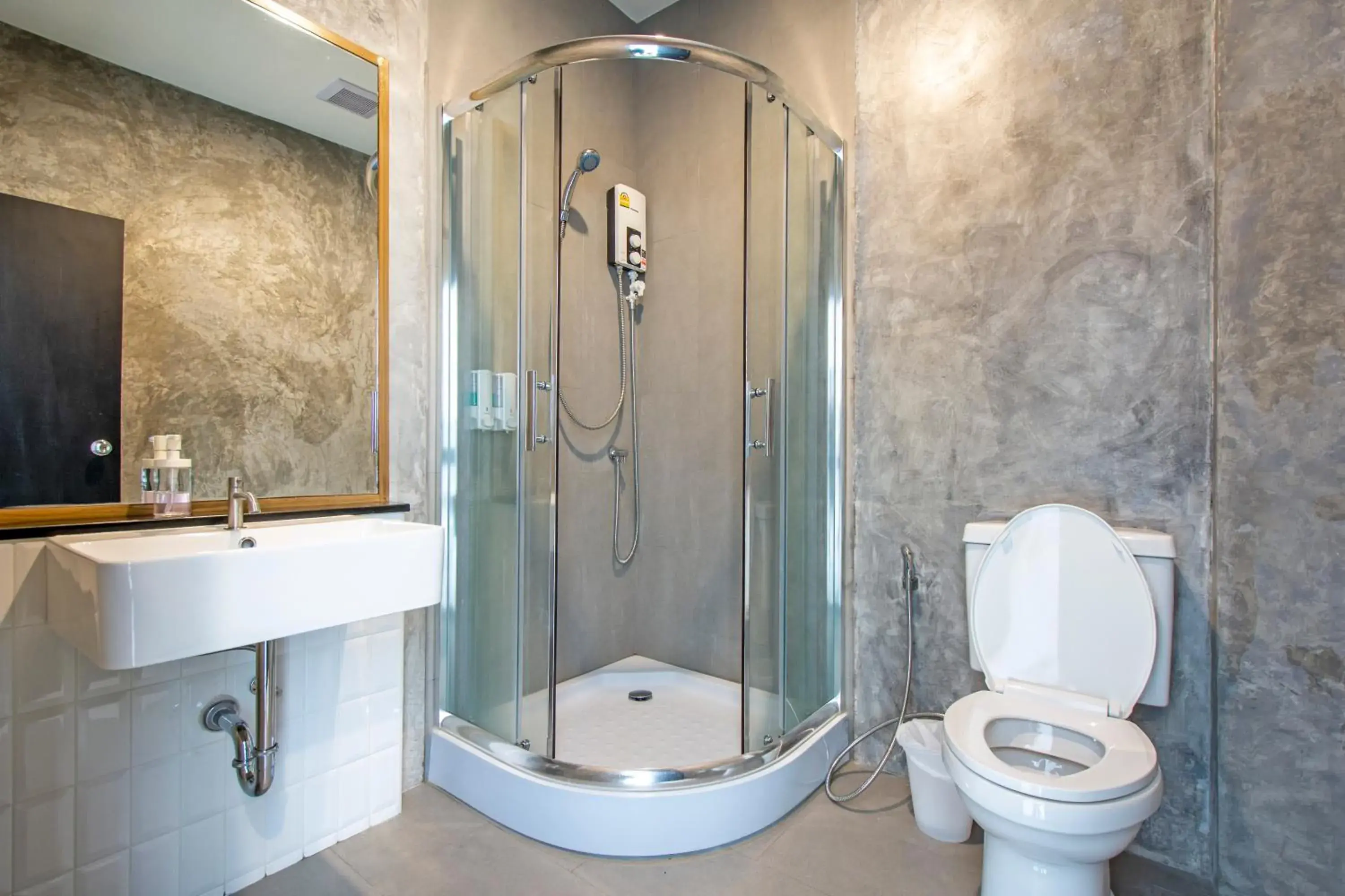 Shower in Lost Inn BKK Shower in Lost Inn BKK