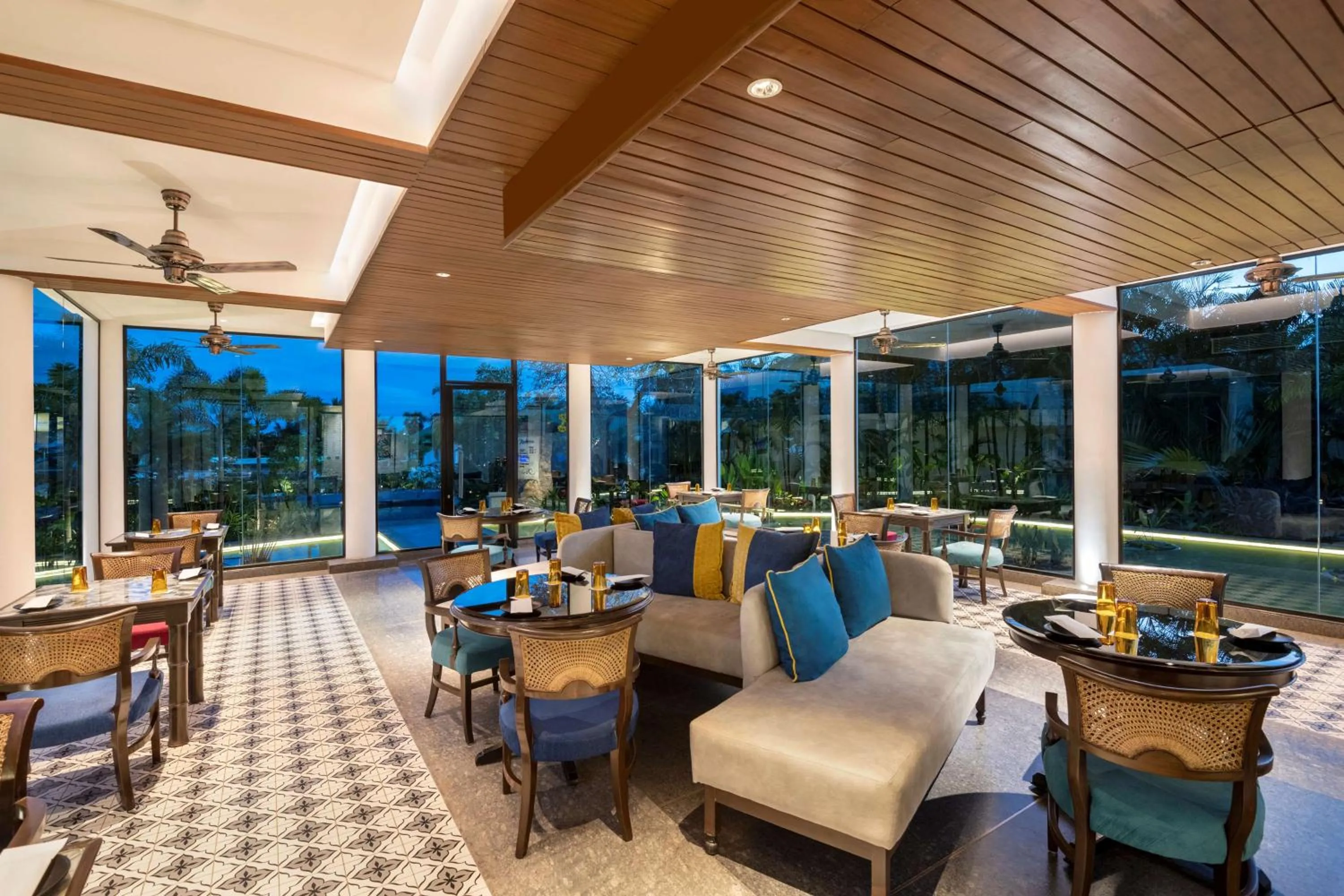 Restaurant/places to eat in Radisson Resort Pondicherry Bay