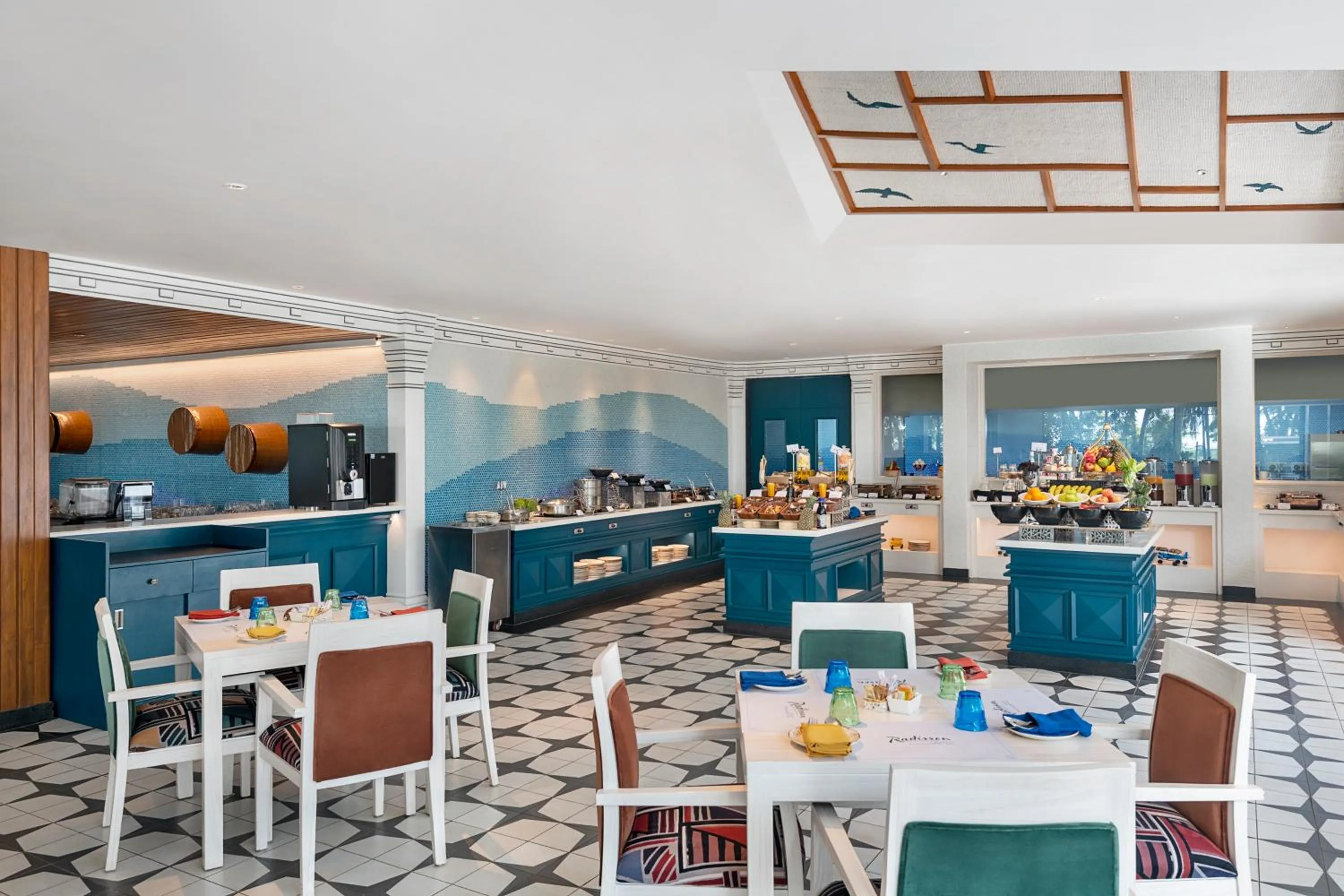 Restaurant/places to eat in Radisson Resort Pondicherry Bay