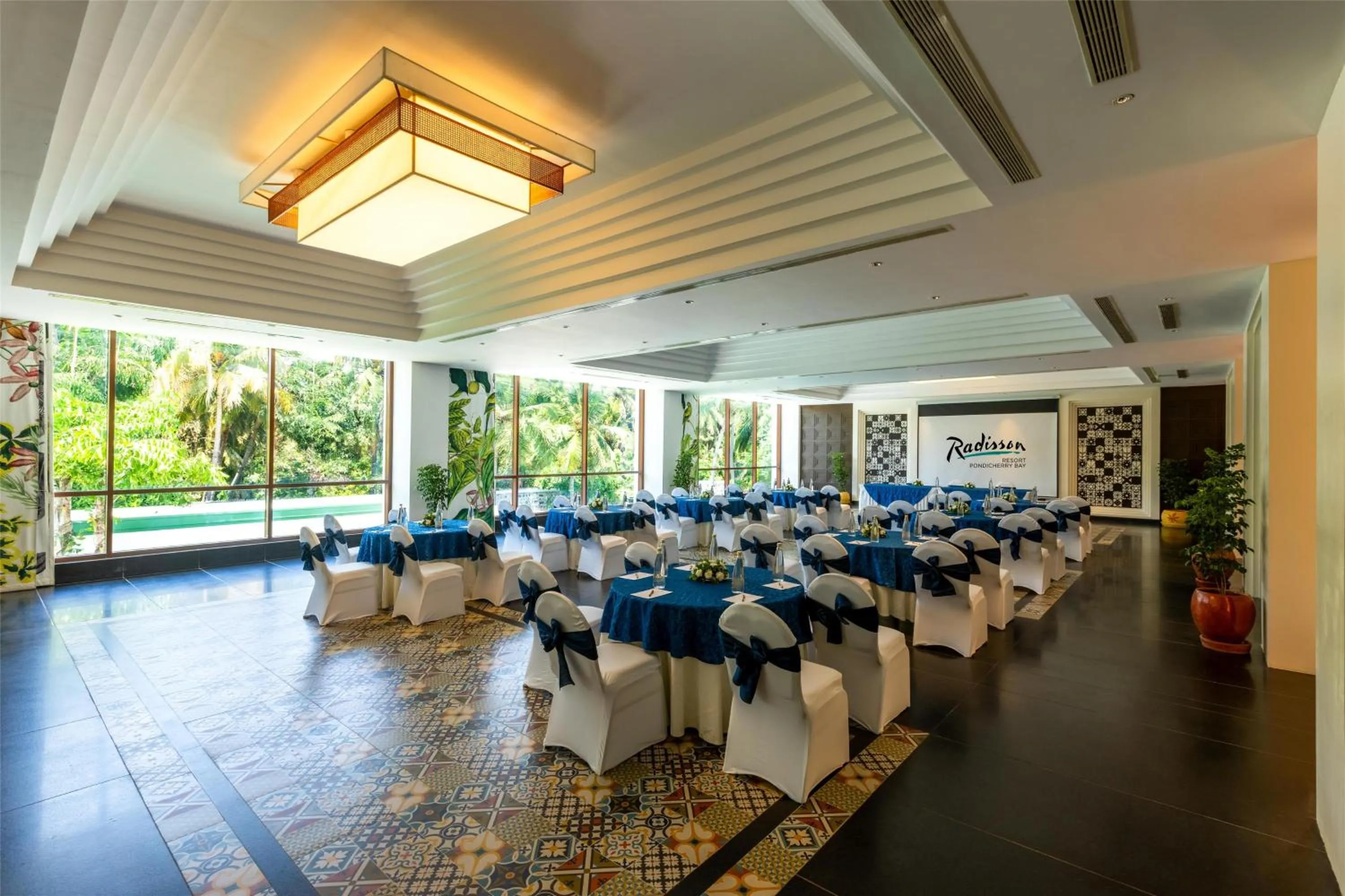 Restaurant/places to eat in Radisson Resort Pondicherry Bay