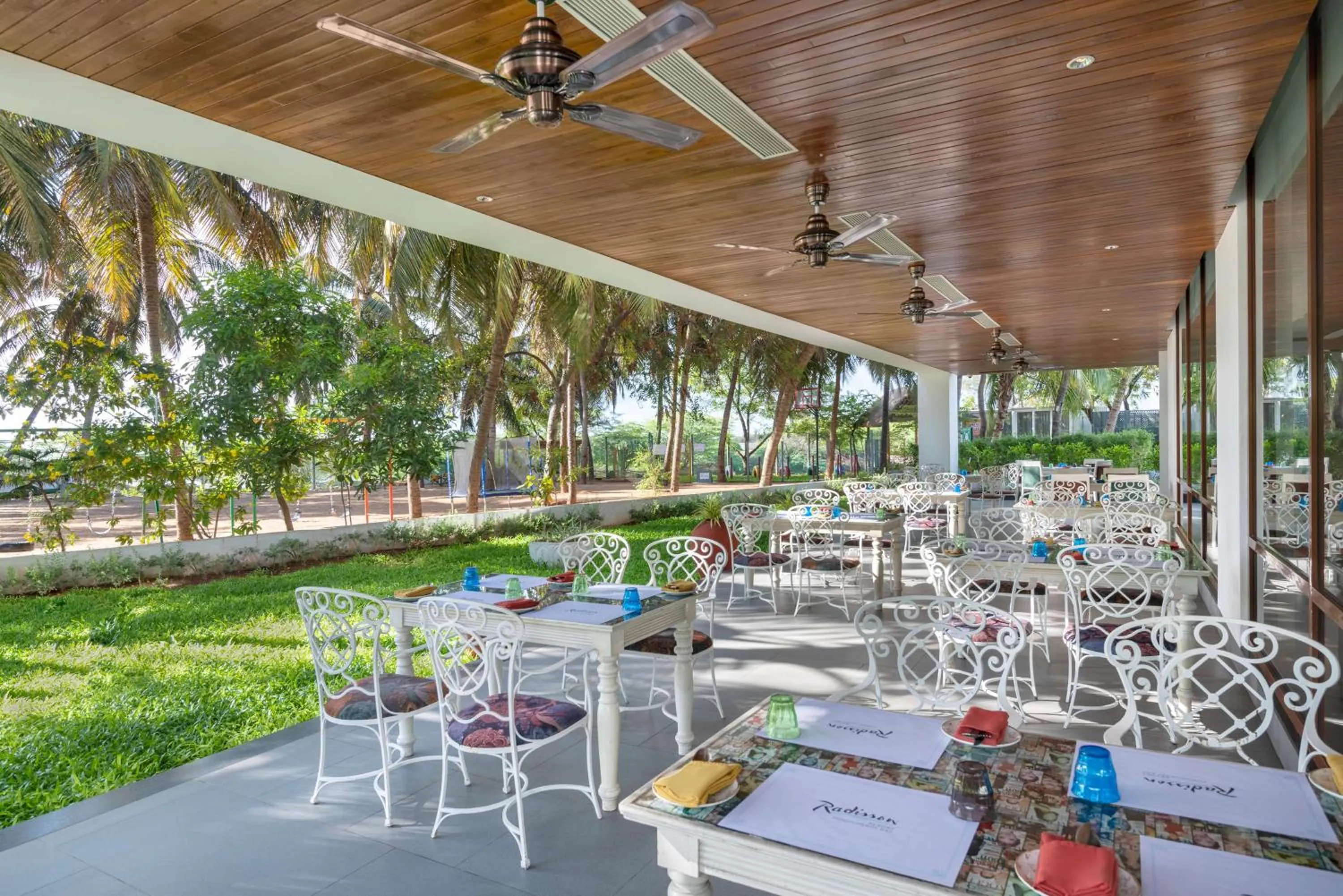 Restaurant/places to eat in Radisson Resort Pondicherry Bay