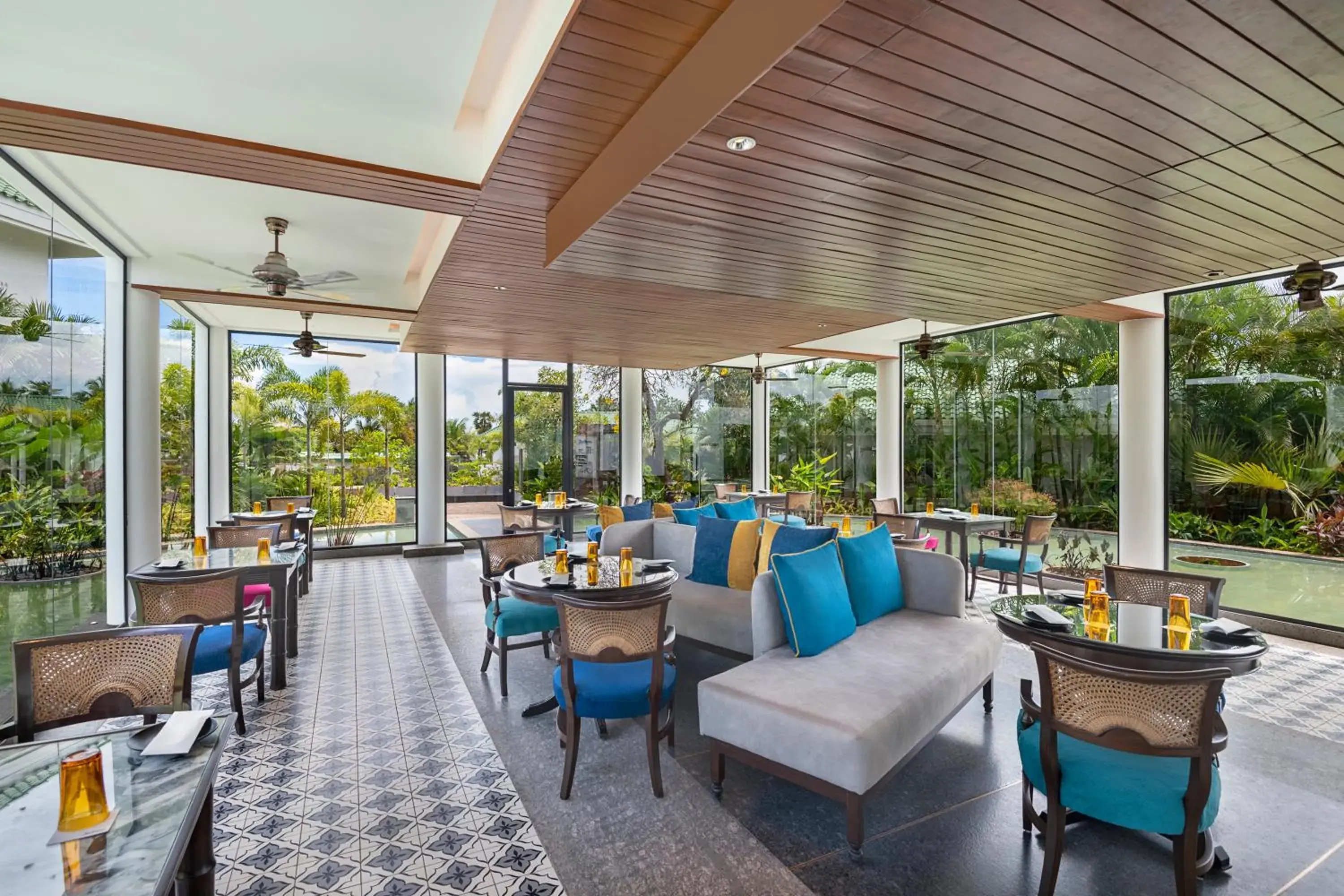 Lounge or bar in Radisson Resort Pondicherry Bay Lounge or bar in Radisson Resort Pondicherry Bay