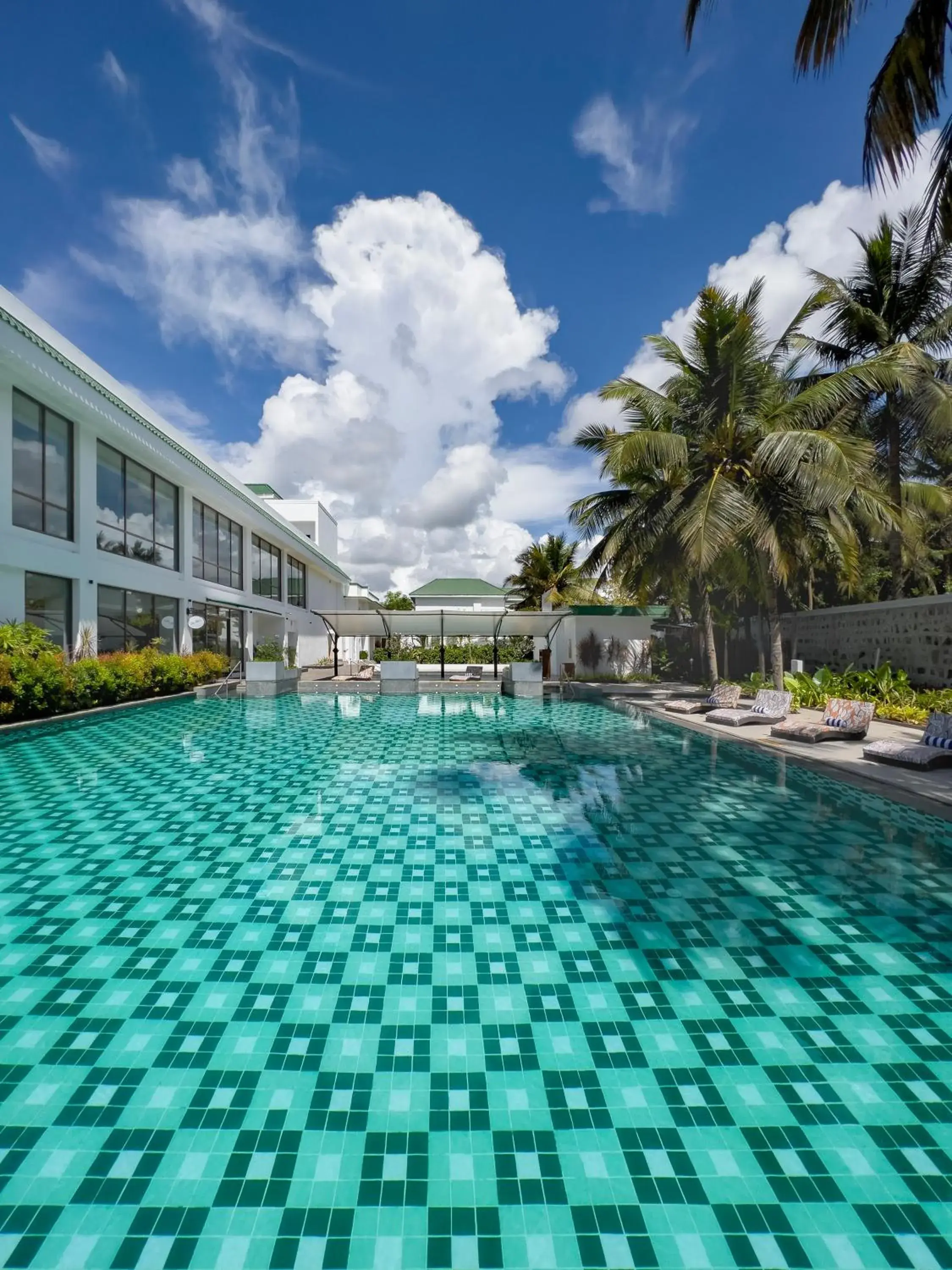 Swimming pool in Radisson Resort Pondicherry Bay Swimming pool in Radisson Resort Pondicherry Bay
