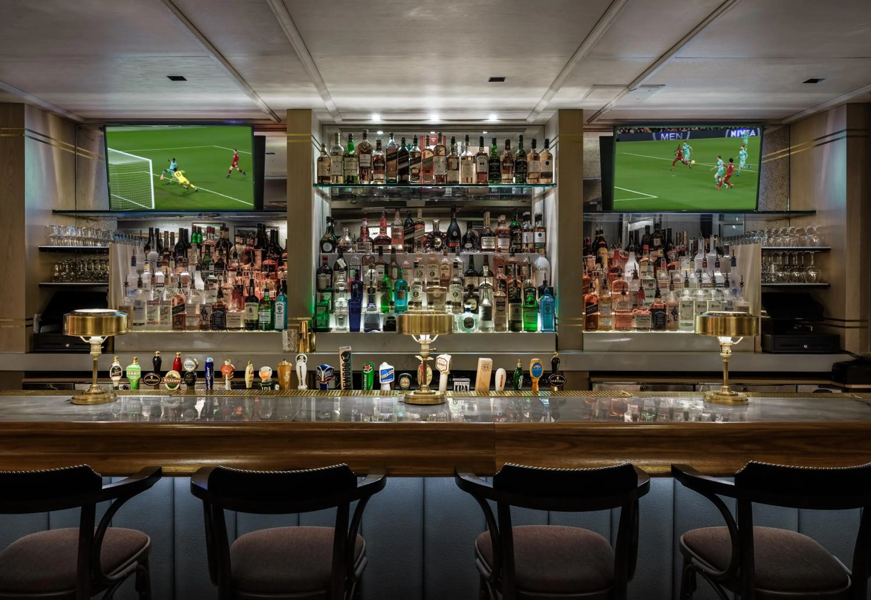 Restaurant/places to eat in Merrion Row Hotel and Public House