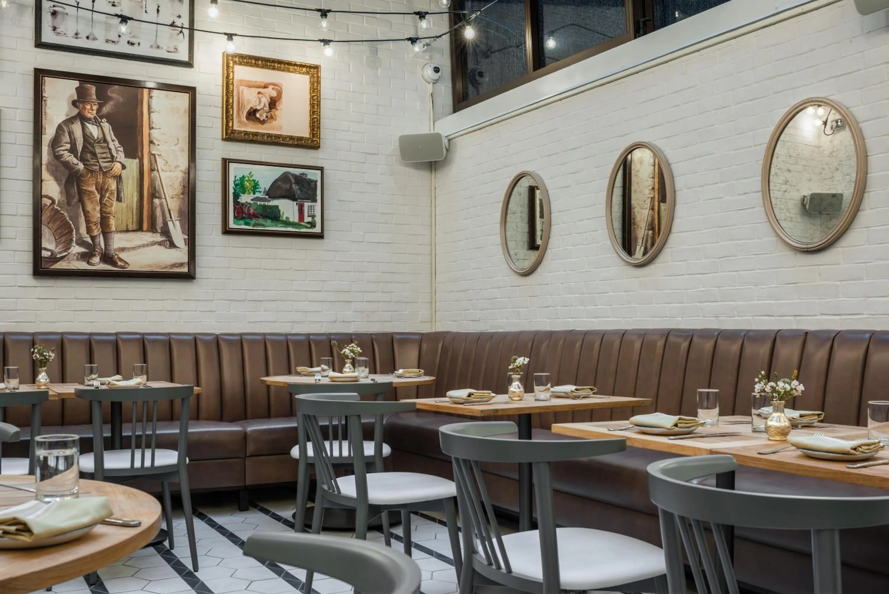 Restaurant/places to eat in Merrion Row Hotel and Public House