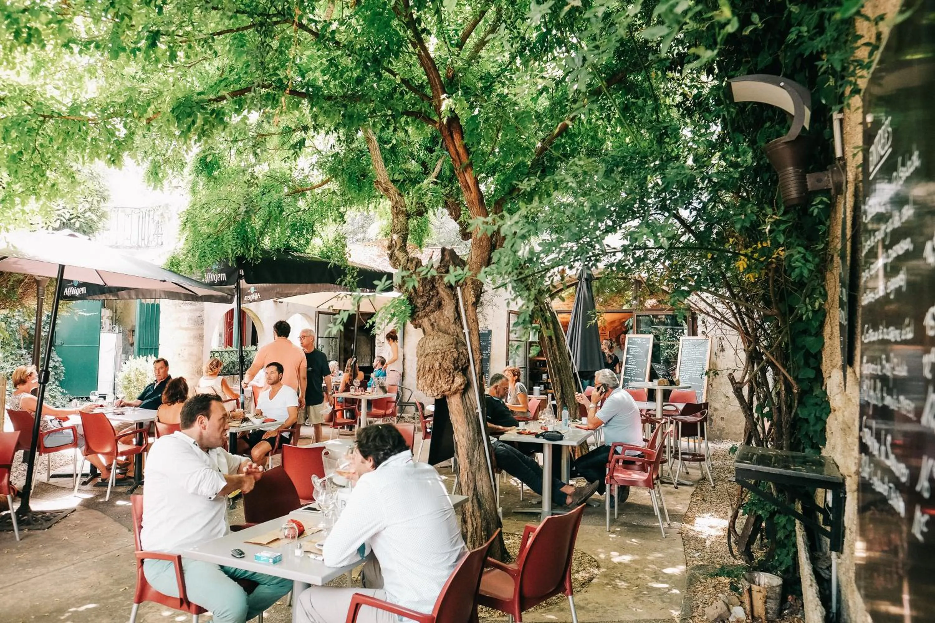 Restaurant/places to eat in Les suites de Peyrat