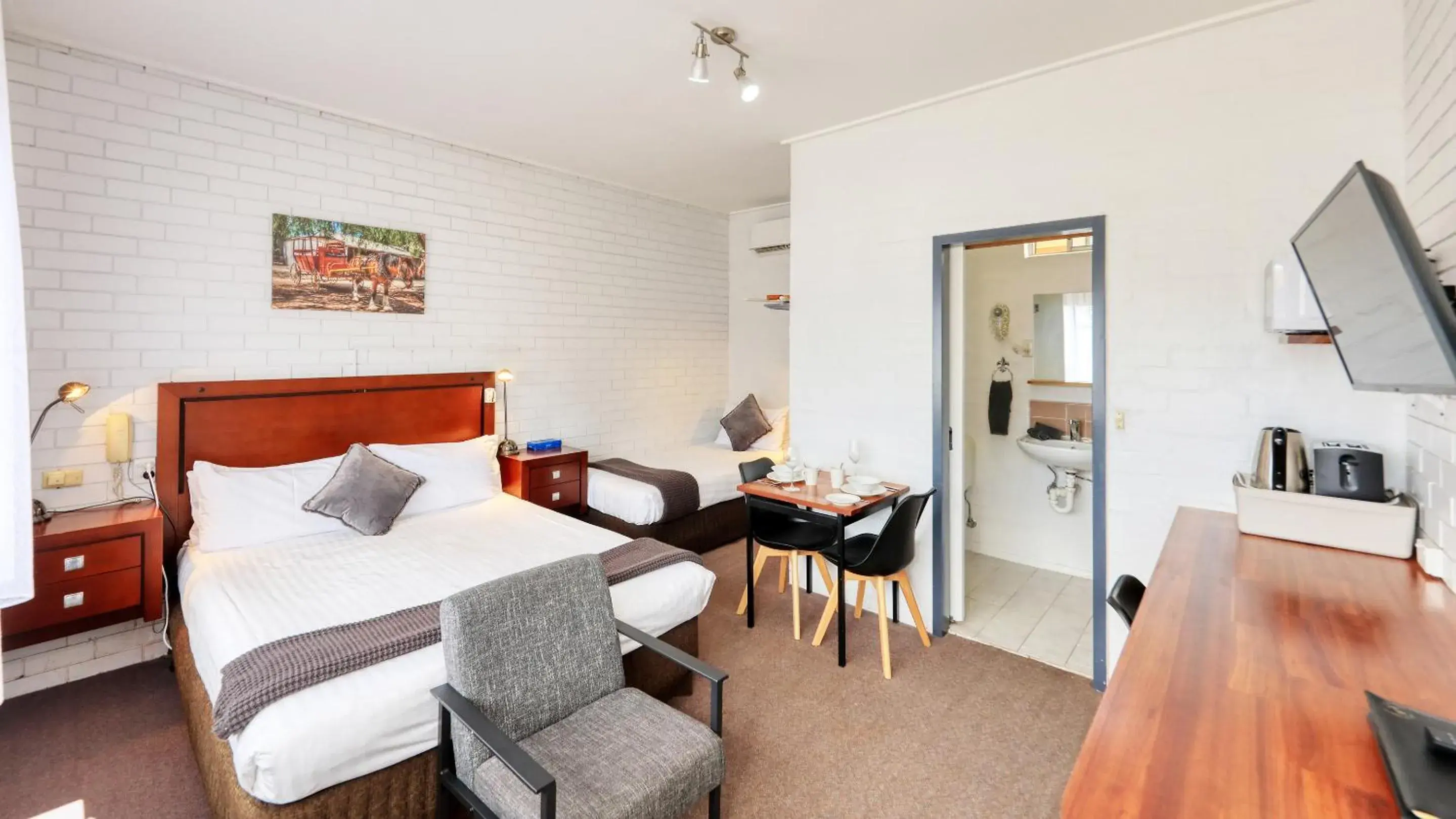 Bed in Sun Centre Motel Bed in Sun Centre Motel