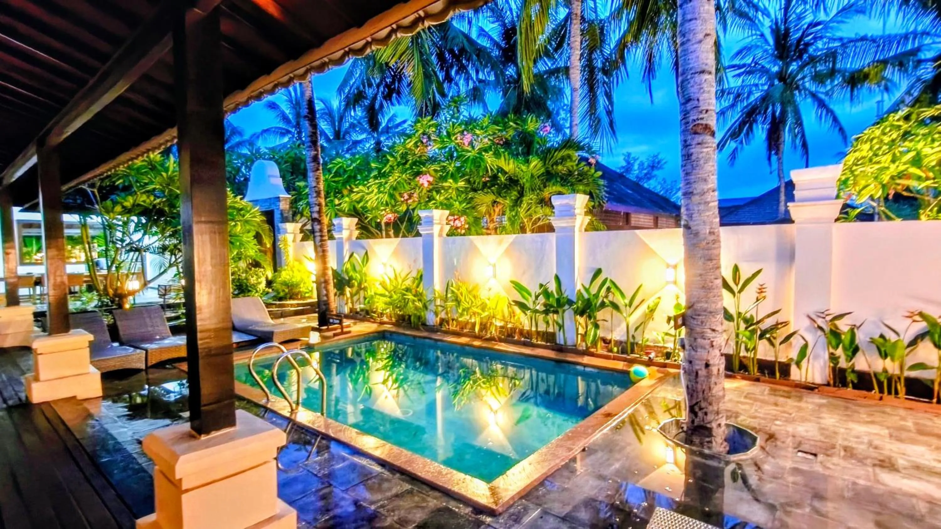 Swimming pool in The Trawangan Resort