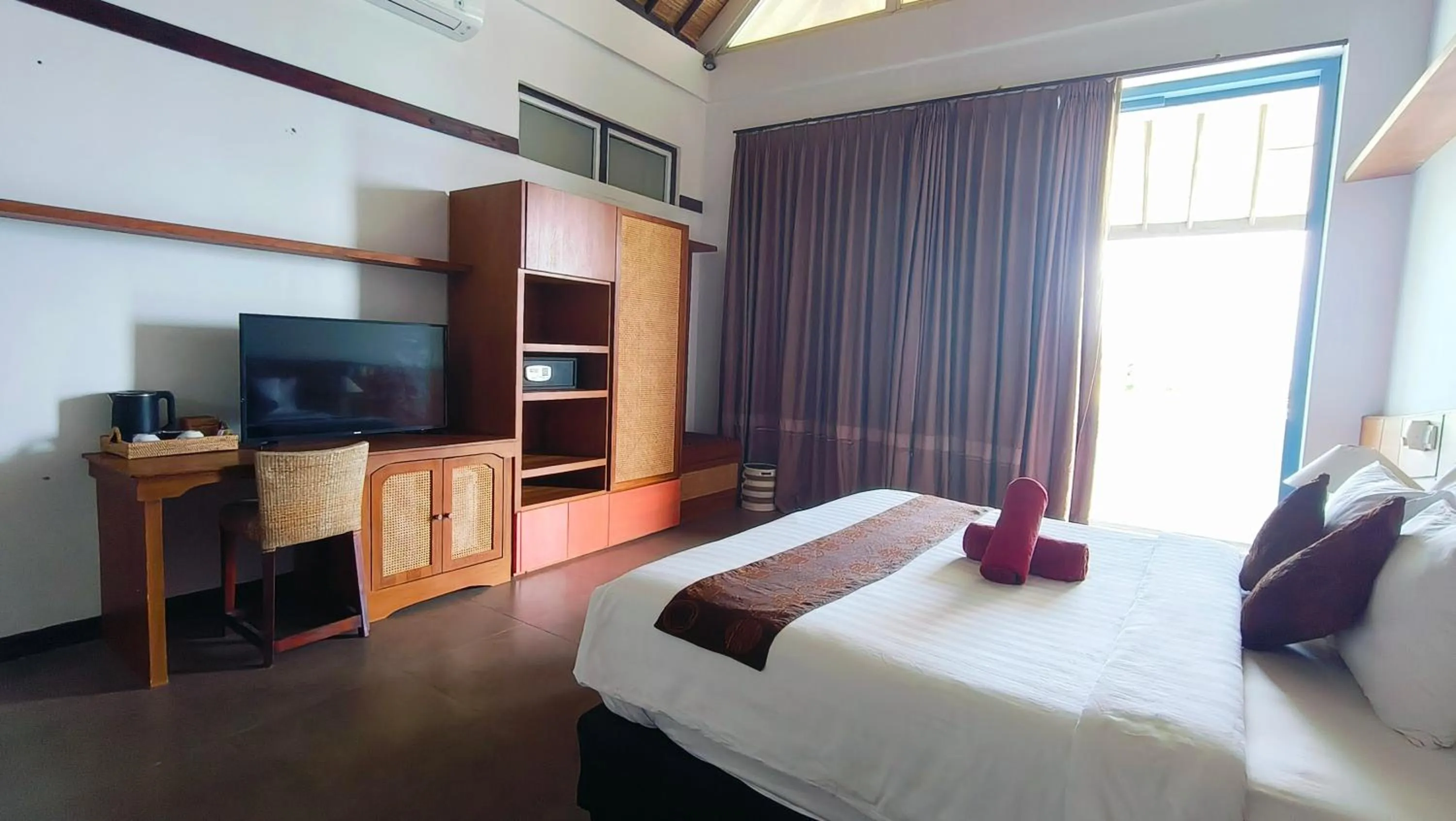 Bed in The Trawangan Resort