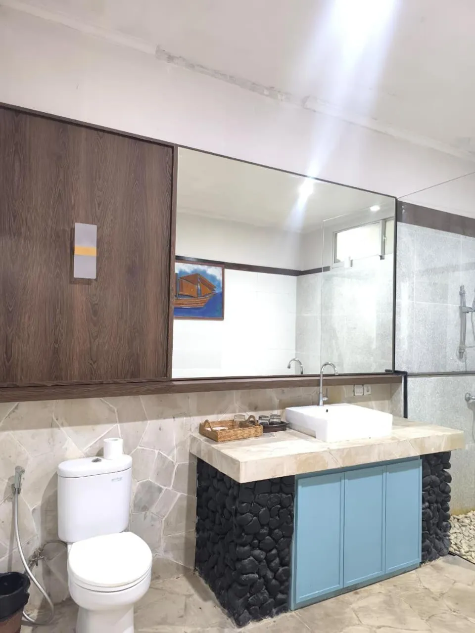 Toilet in The Trawangan Resort