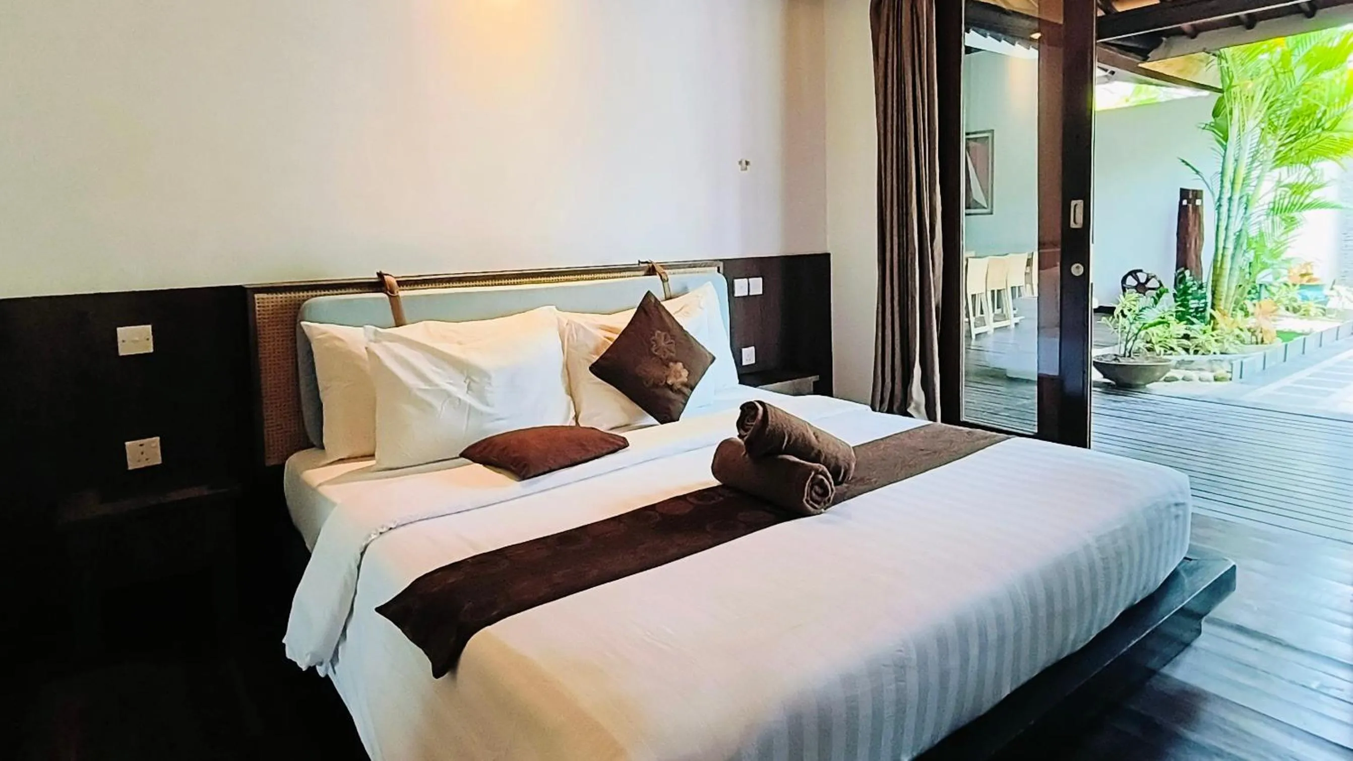 Photo of the whole room, Bed in The Trawangan Resort