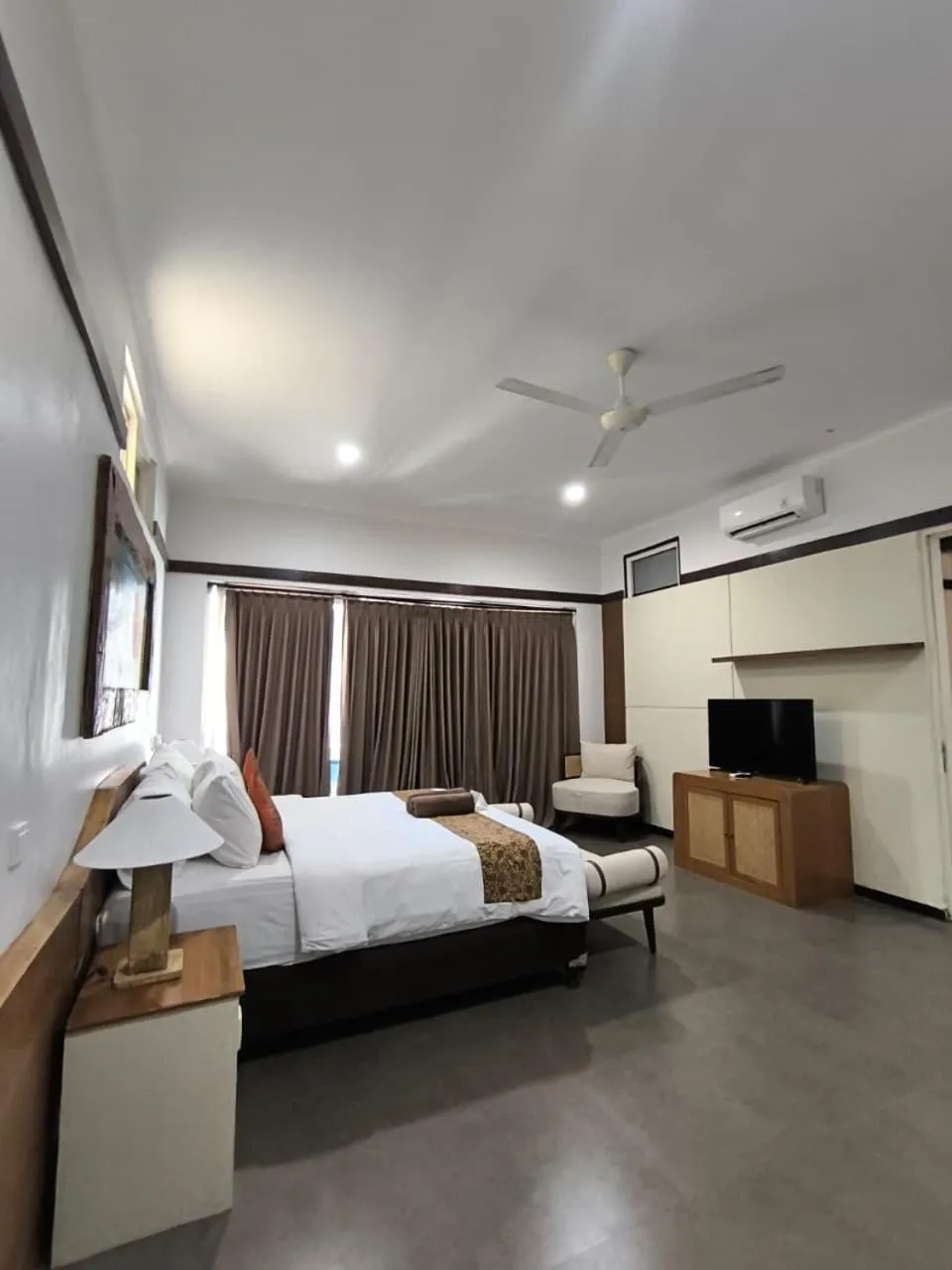 Photo of the whole room, Bed in The Trawangan Resort