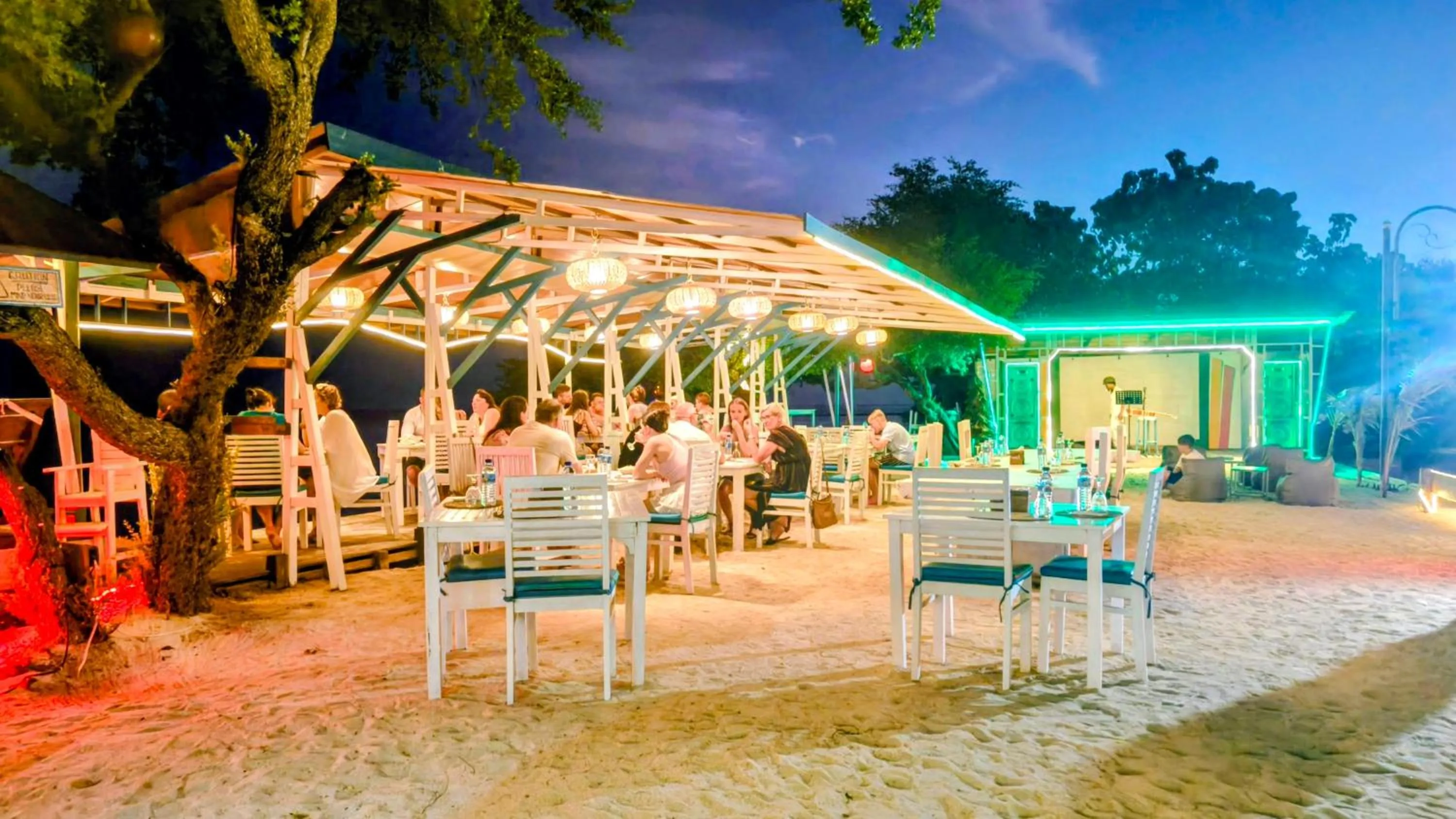 Restaurant/places to eat in The Trawangan Resort