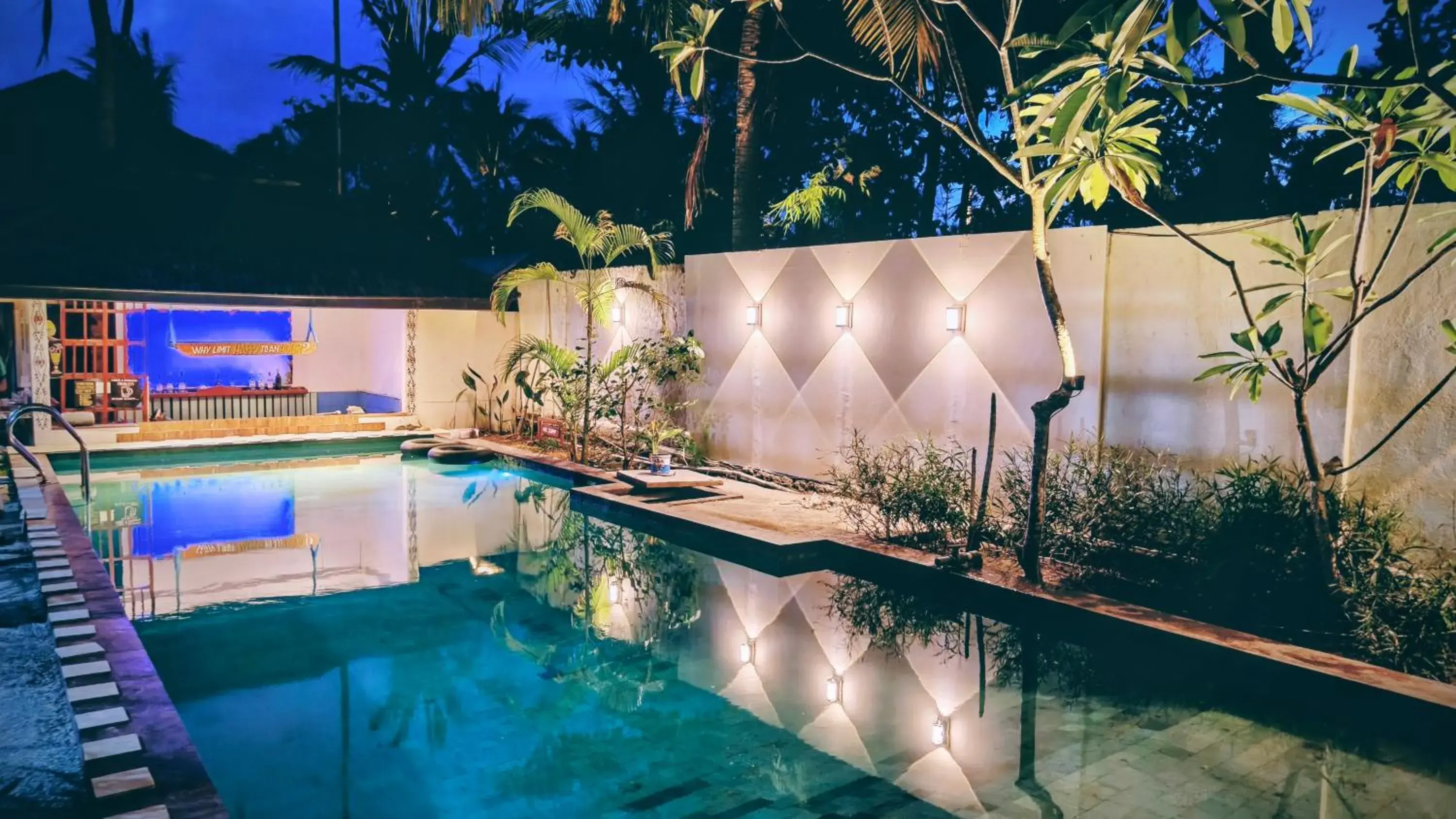 Swimming pool in The Trawangan Resort Swimming pool in The Trawangan Resort