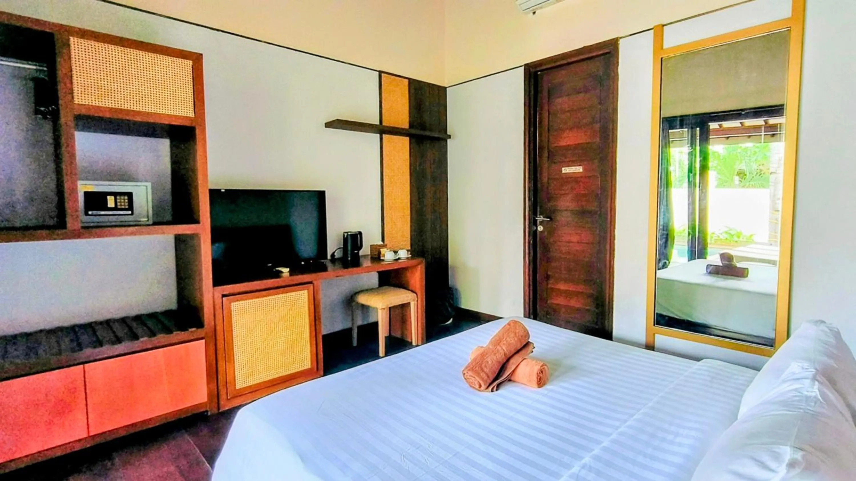 TV and multimedia, Bed in The Trawangan Resort