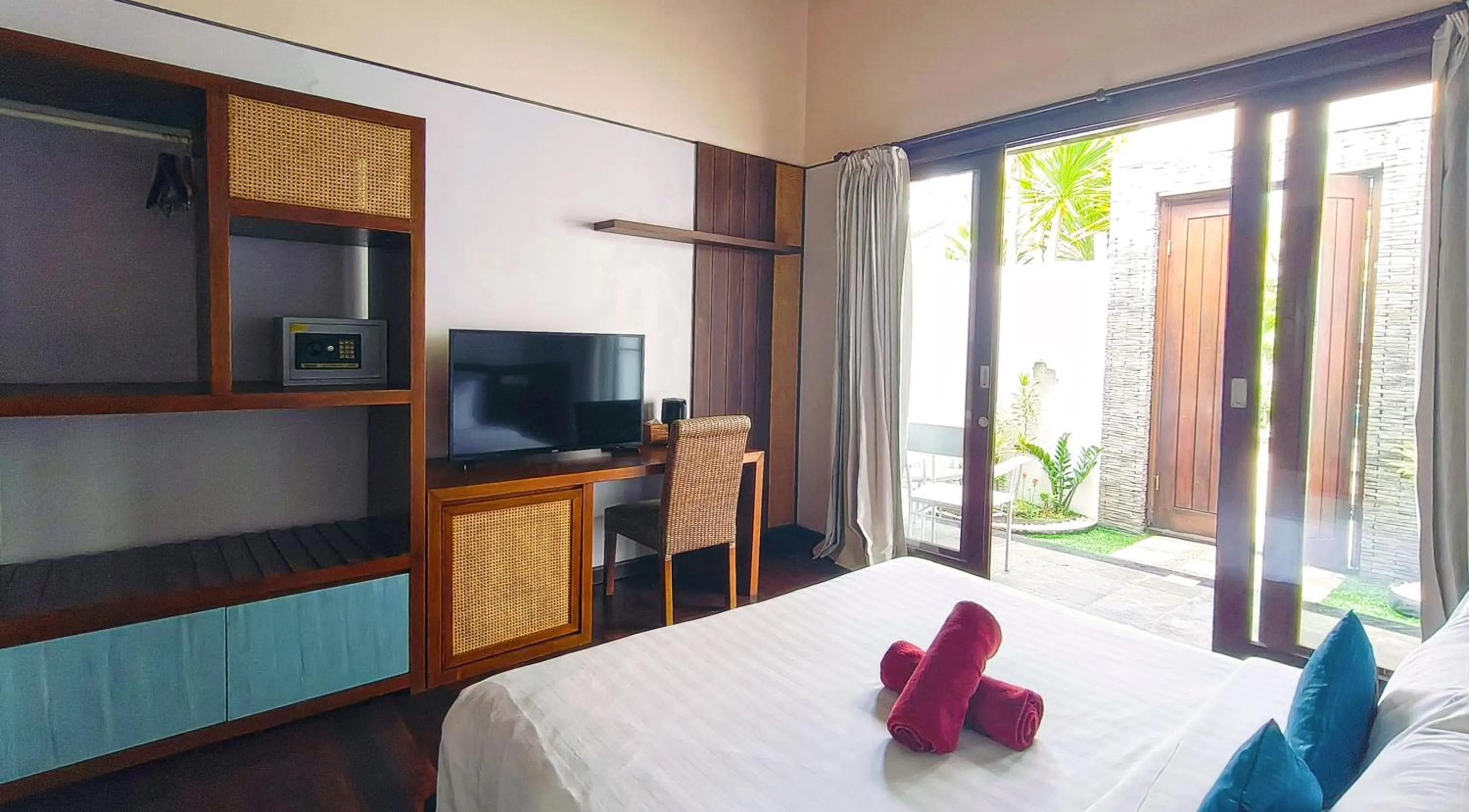 TV and multimedia, Bed in The Trawangan Resort
