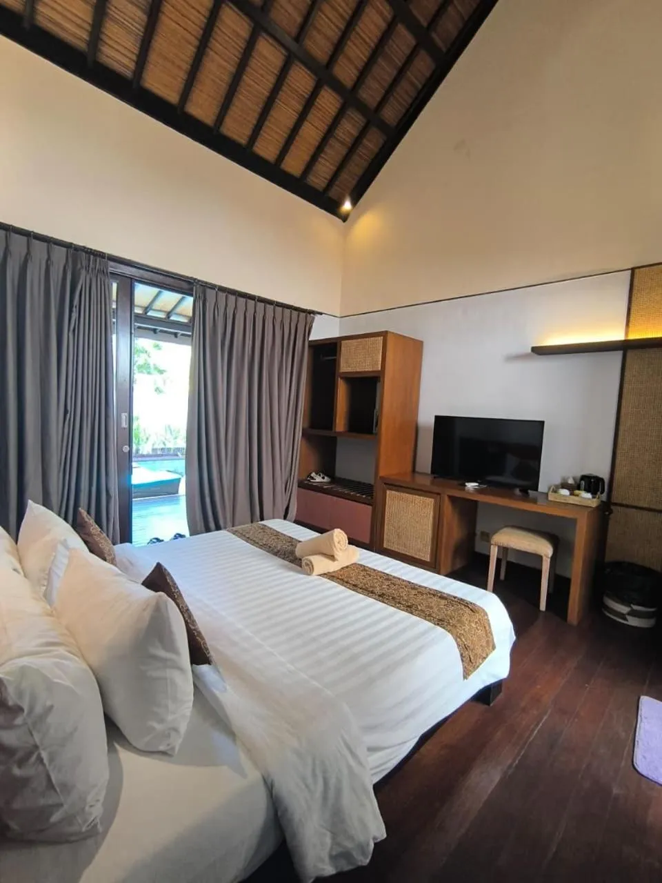 Bed in The Trawangan Resort