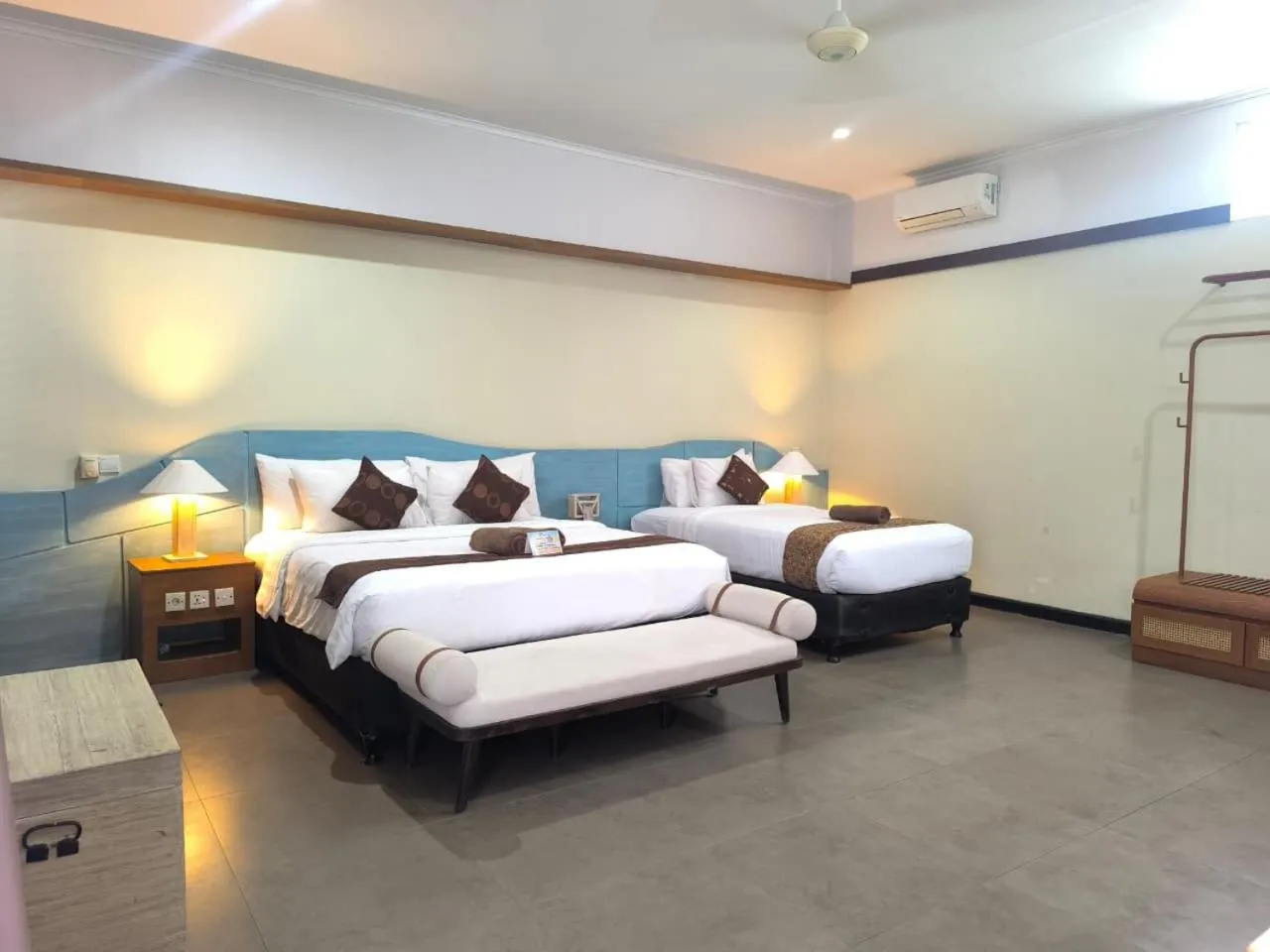 Photo of the whole room, Bed in The Trawangan Resort