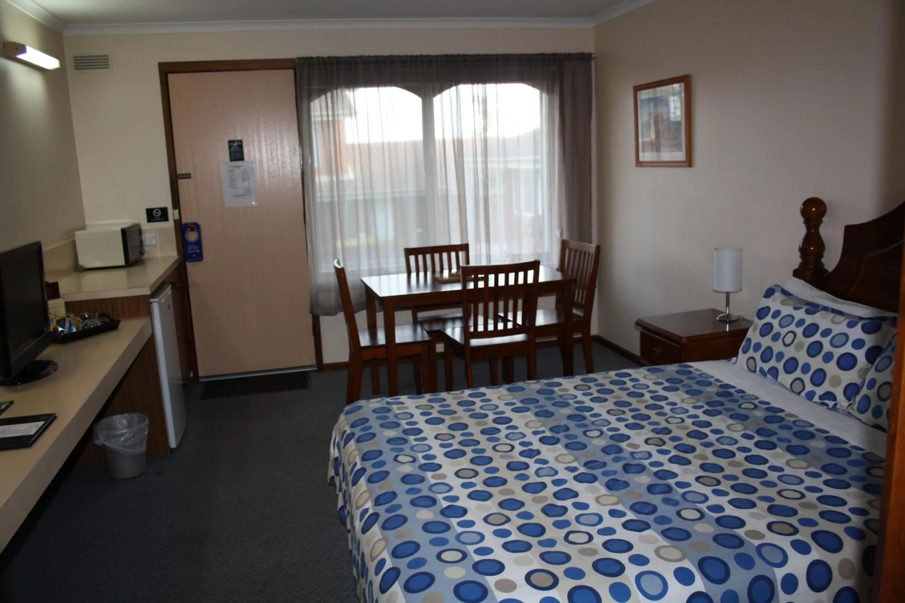 Bed in Raglan Motor Inn