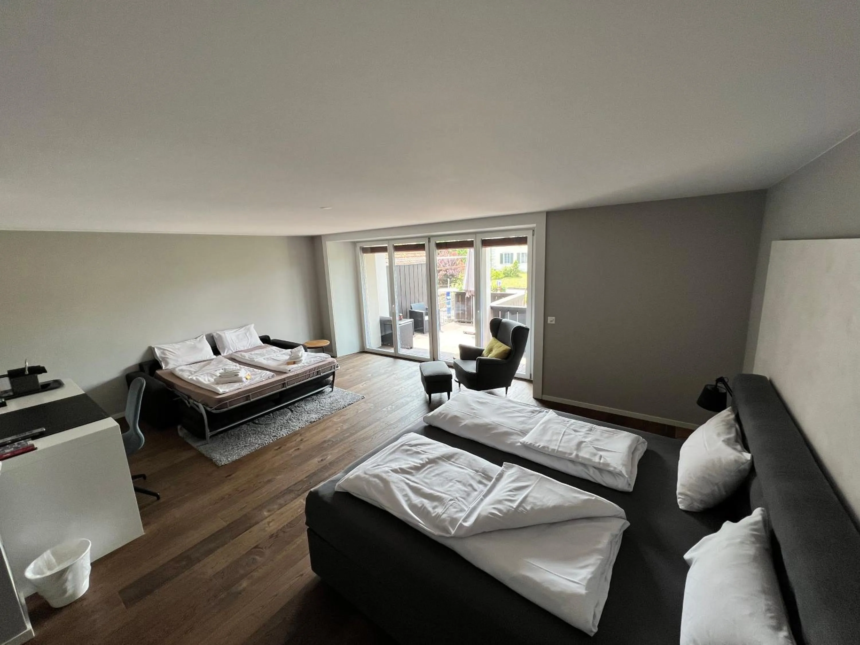 Bedroom, Bed in wolke 4