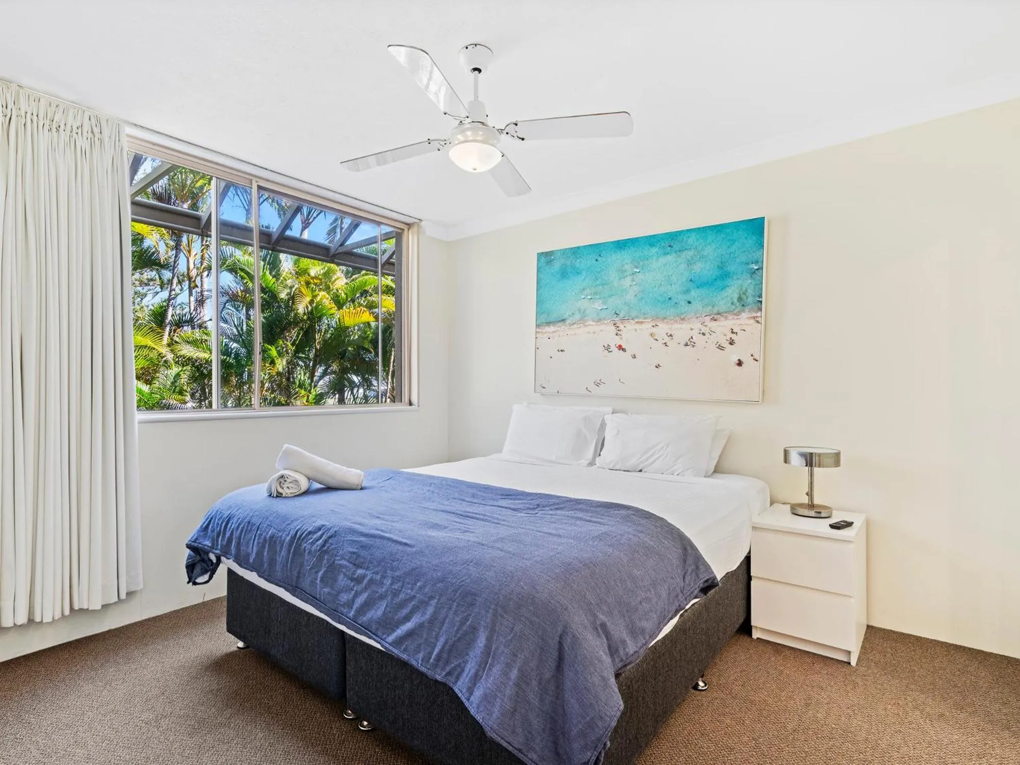 Bed in Miami Beachside Holiday Apartments