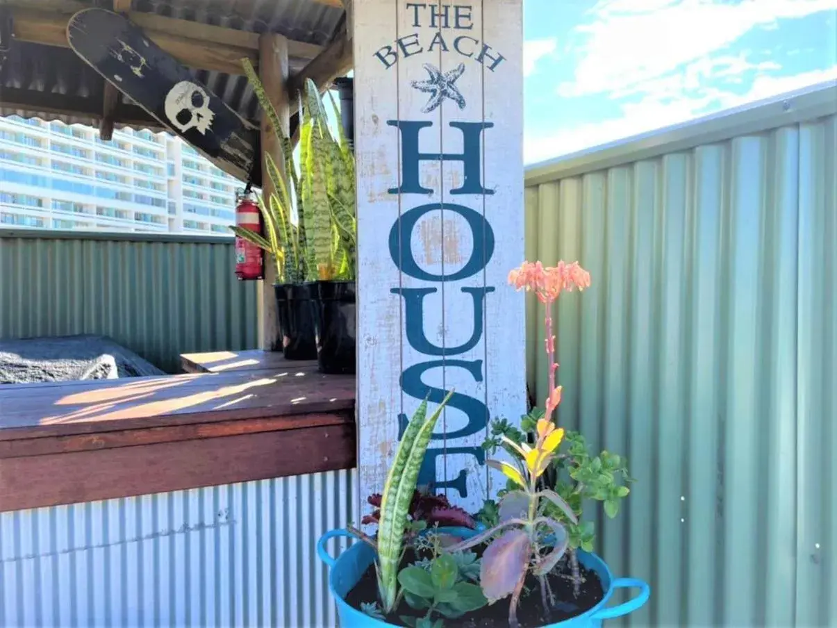 Lounge or bar in Boardrider Backpackers and Budget Motel Lounge or bar in Boardrider Backpackers and Budget Motel