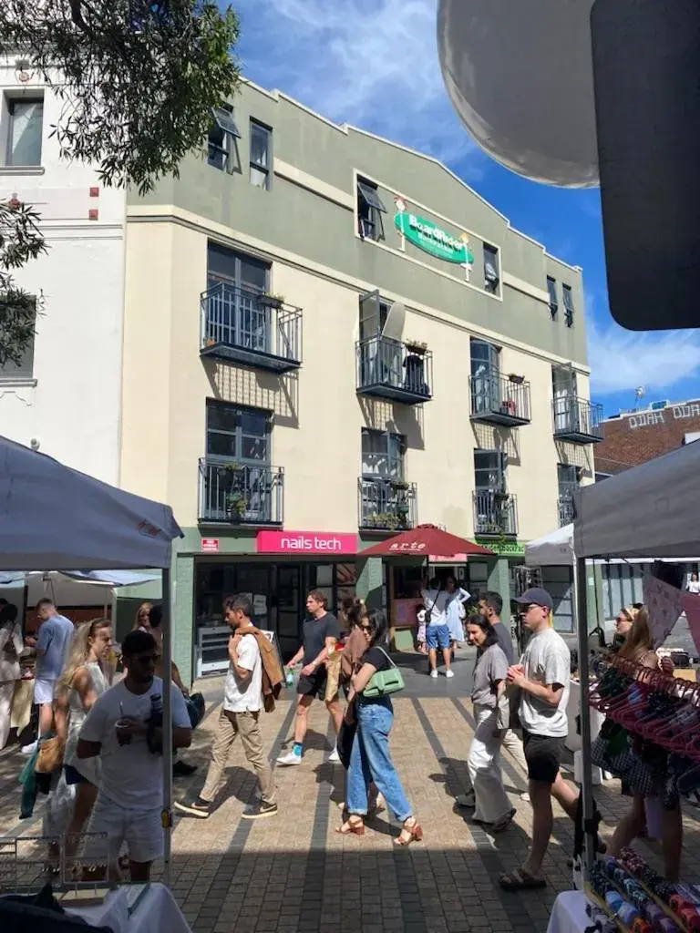 Property building in Boardrider Backpackers and Budget Motel Property building in Boardrider Backpackers and Budget Motel