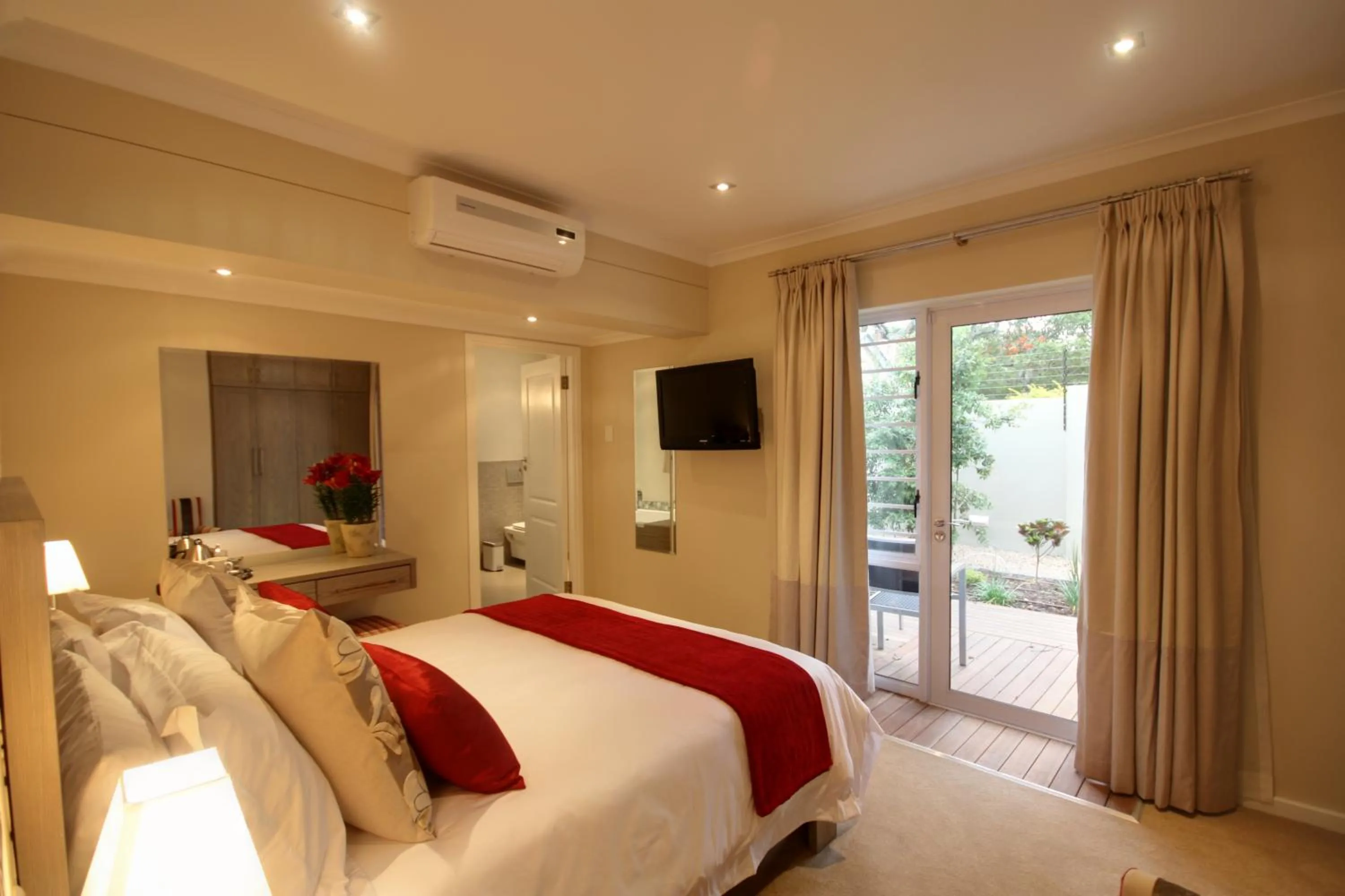 Photo of the whole room, Bed in Gardenview Guest House