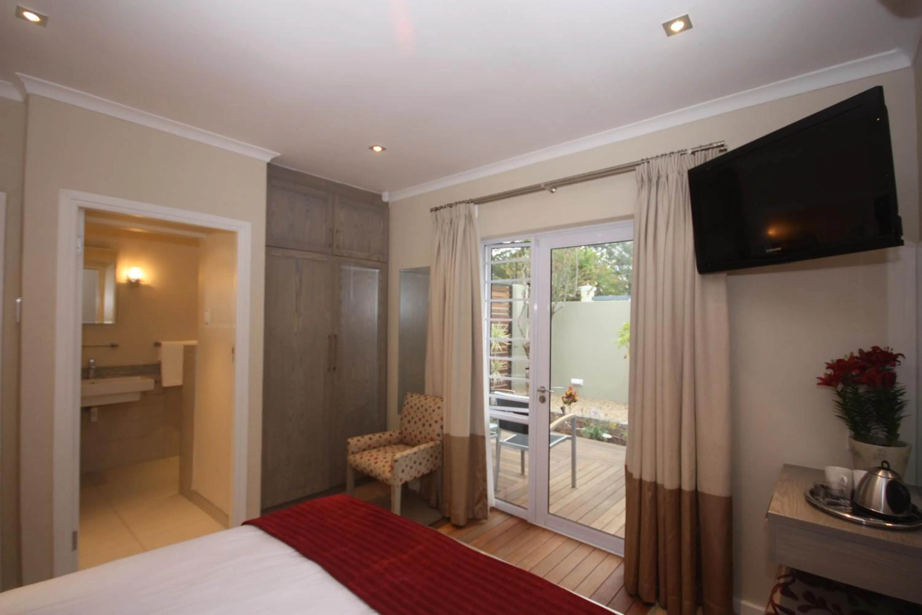 TV and multimedia, Bed in Gardenview Guest House