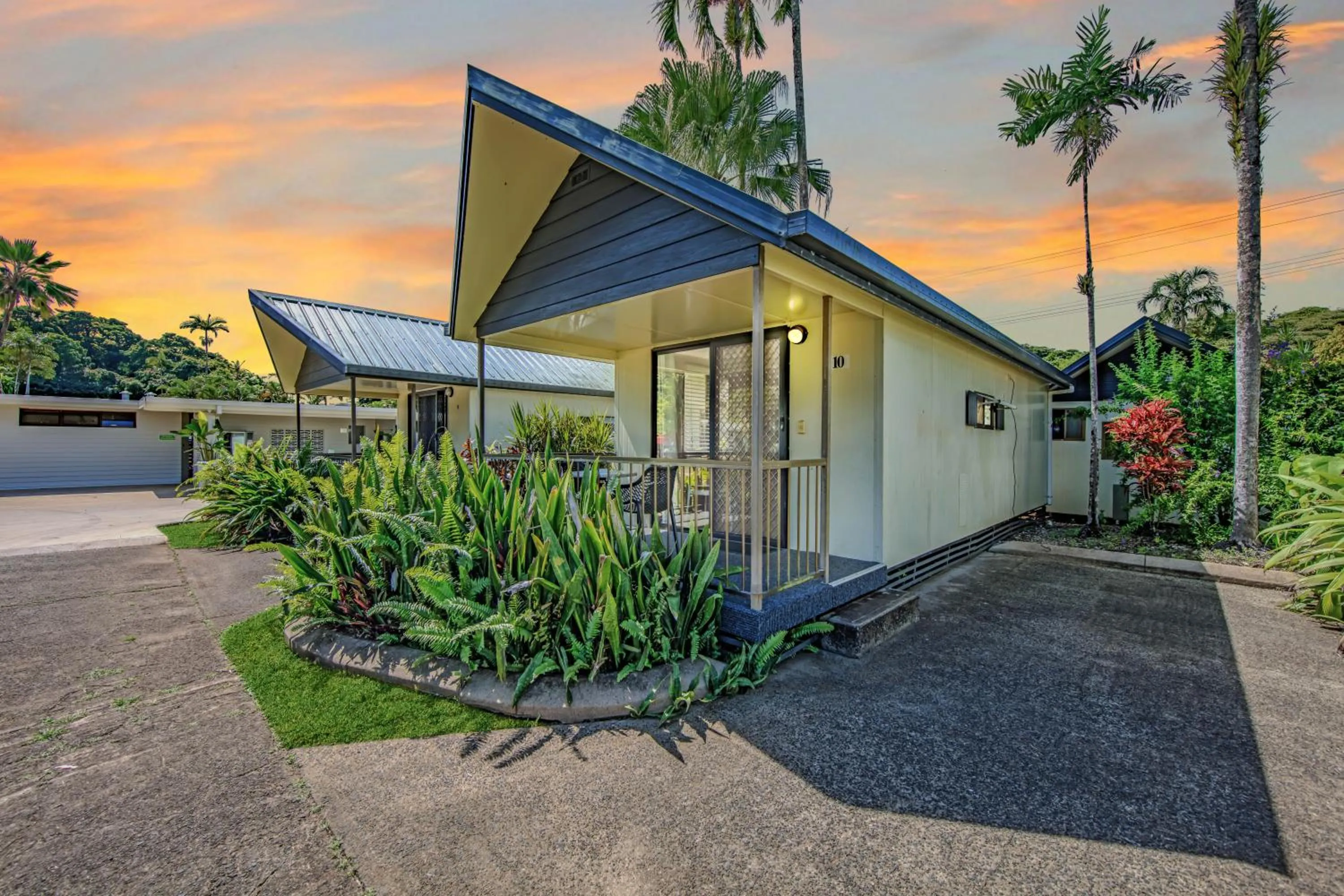 Cottage with Private Ensuite in Mission Beach Hideaway Holiday Village