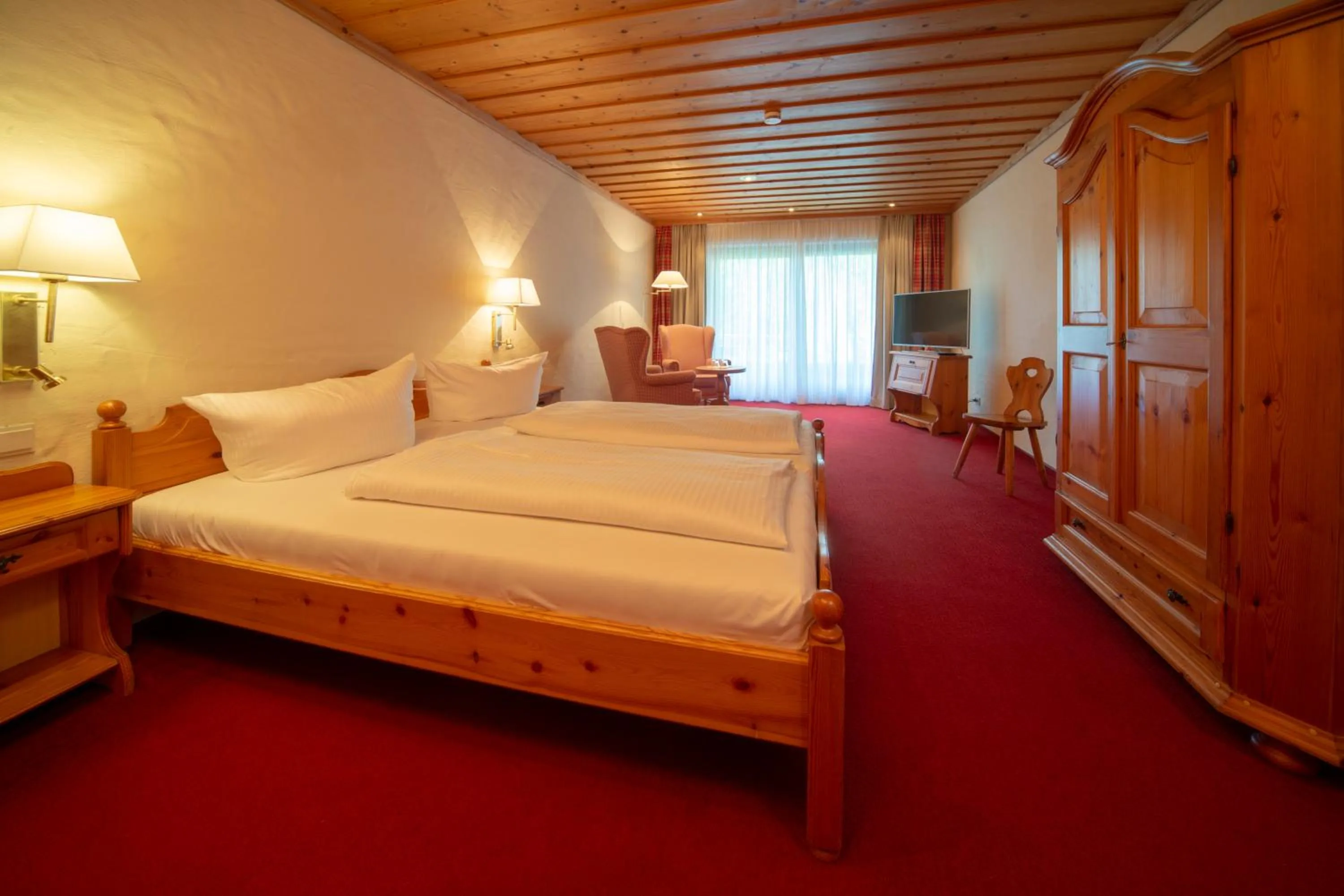 Balcony/Terrace, Bed in Seehotel Weissensee