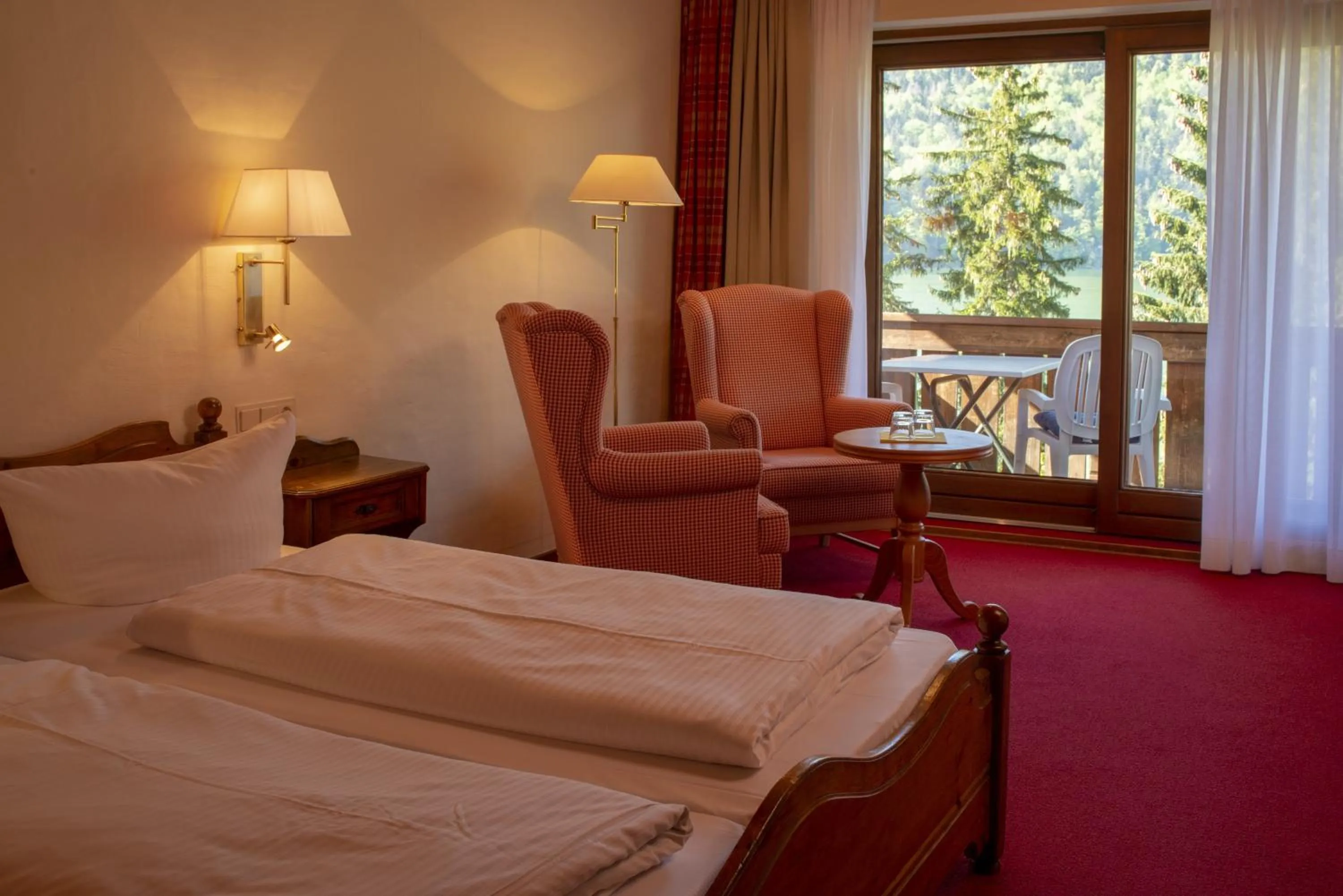 Photo of the whole room, Bed in Seehotel Weissensee