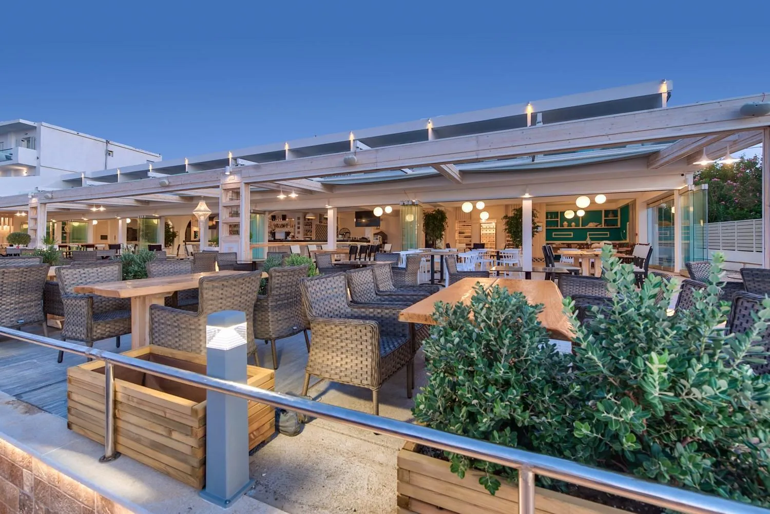 Restaurant/places to eat in Mandala Seafront Suites