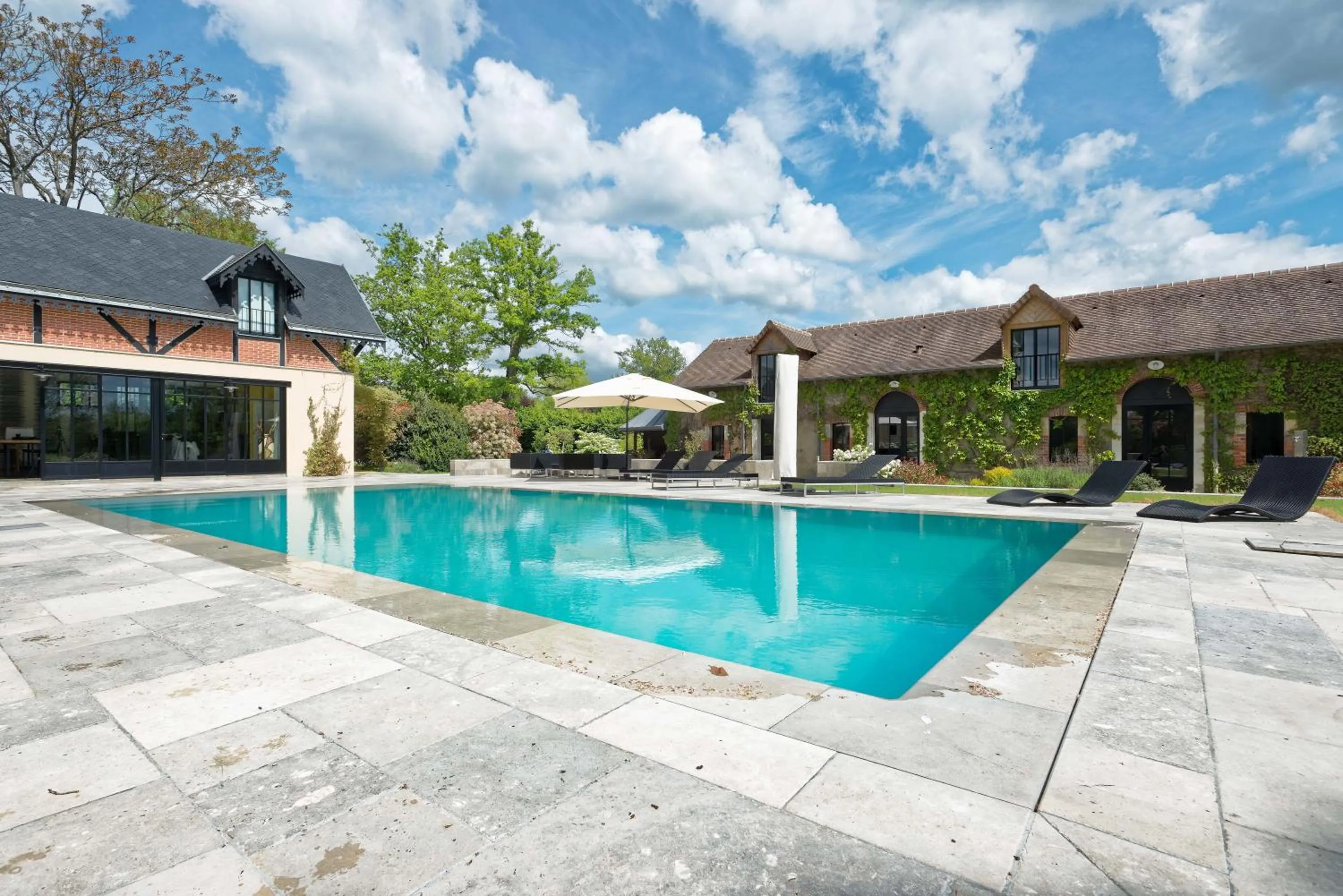 Swimming pool in Manoir des Logis