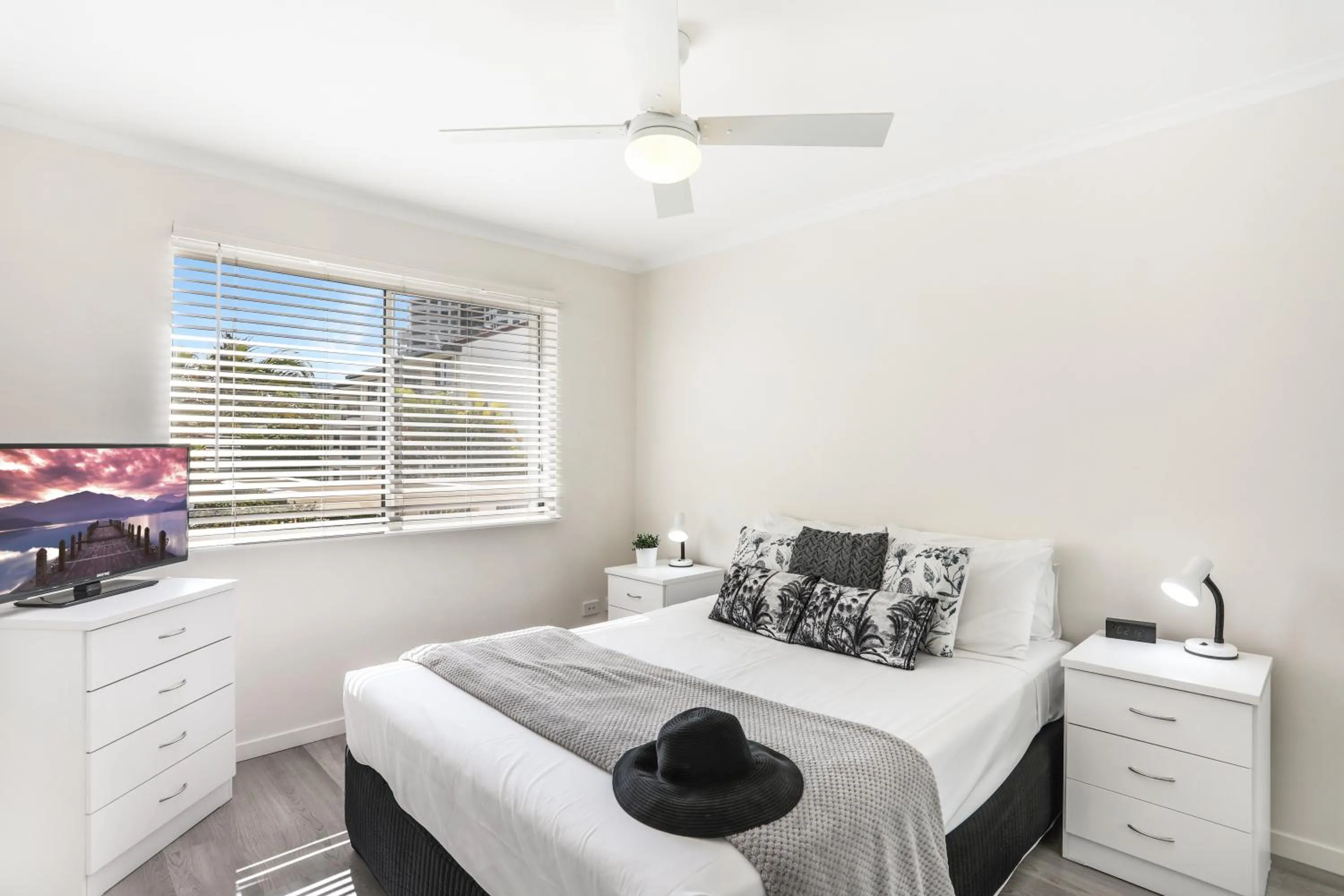 Bed in Chidori Court