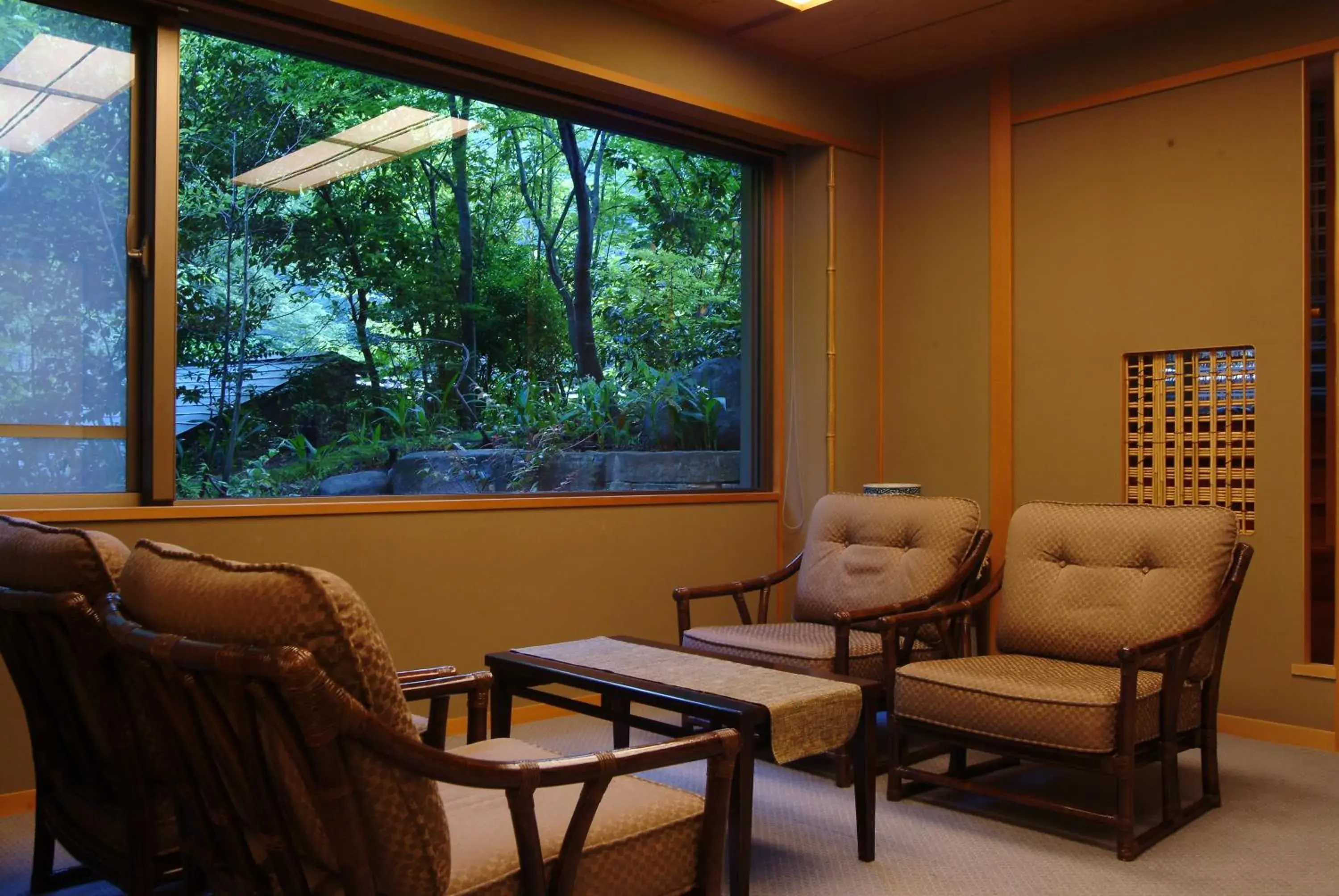 Living room in Kinosaki Onsen Nishimuraya Hotel Shogetsutei Living room in Kinosaki Onsen Nishimuraya Hotel Shogetsutei