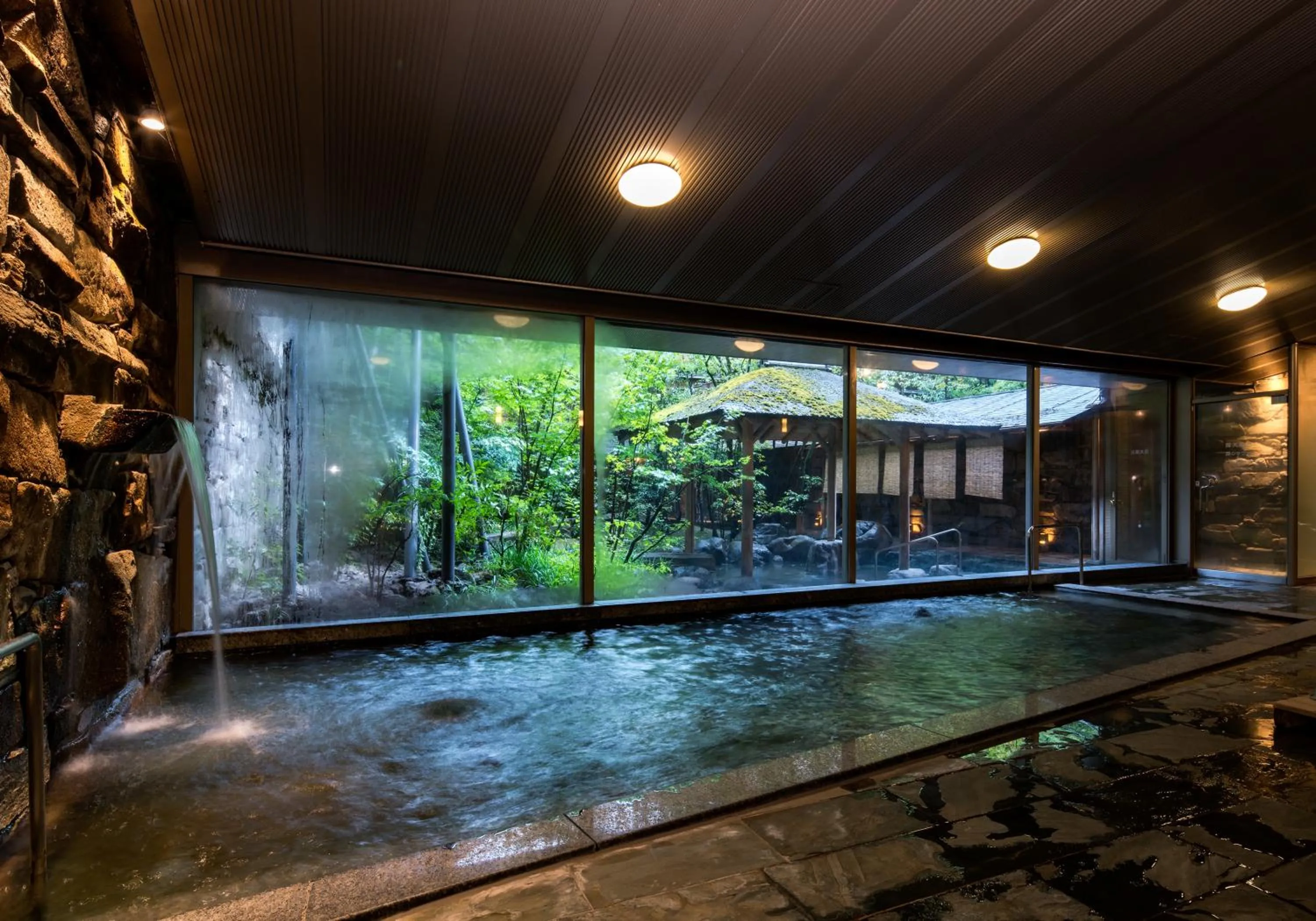 Hot Spring Bath in Kinosaki Onsen Nishimuraya Hotel Shogetsutei
