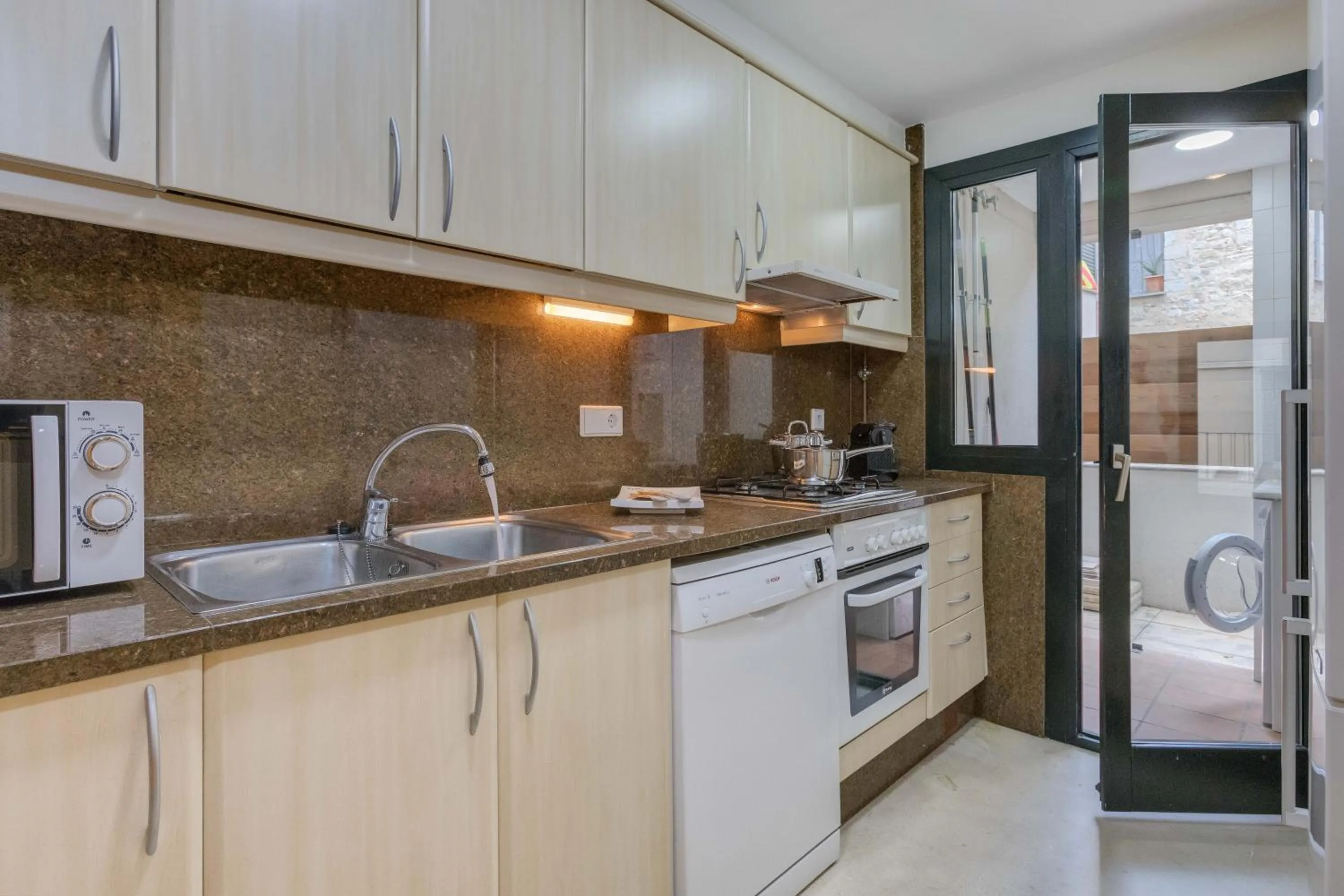 Coffee/tea facilities in Flateli Pou Rodó 1