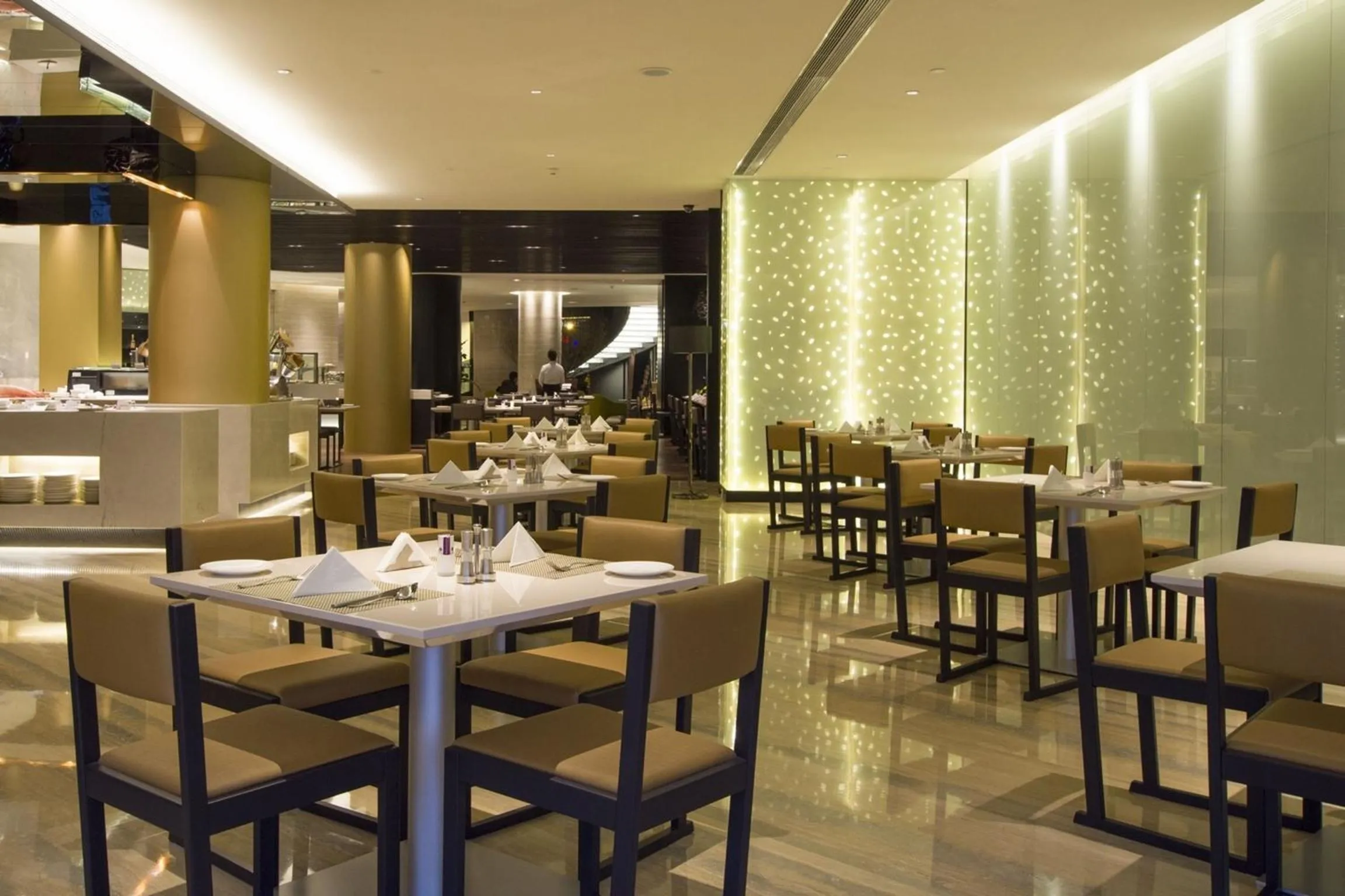 Restaurant/places to eat in Grand Mercure Dongguan Humen