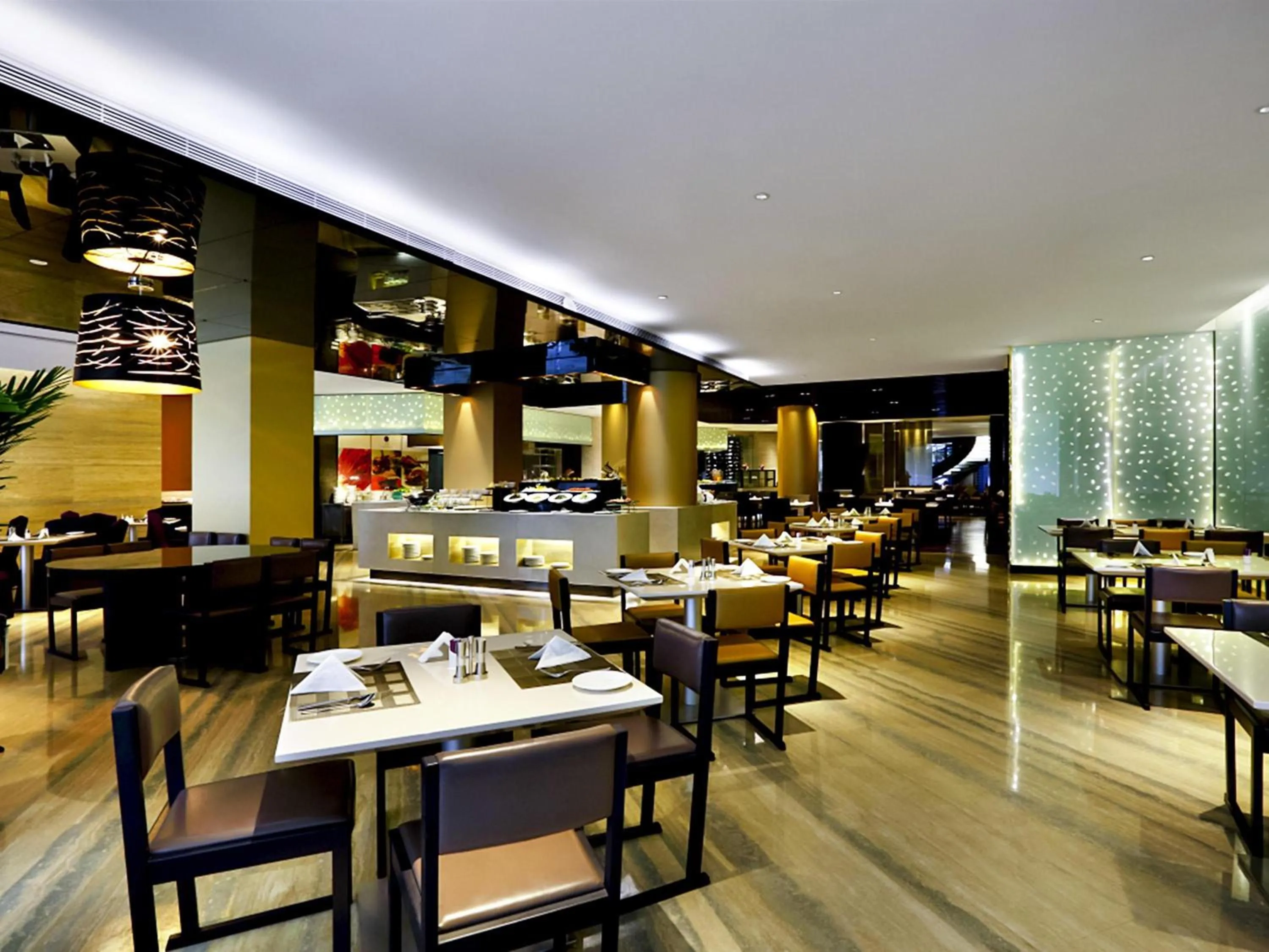Restaurant/places to eat in Grand Mercure Dongguan Humen
