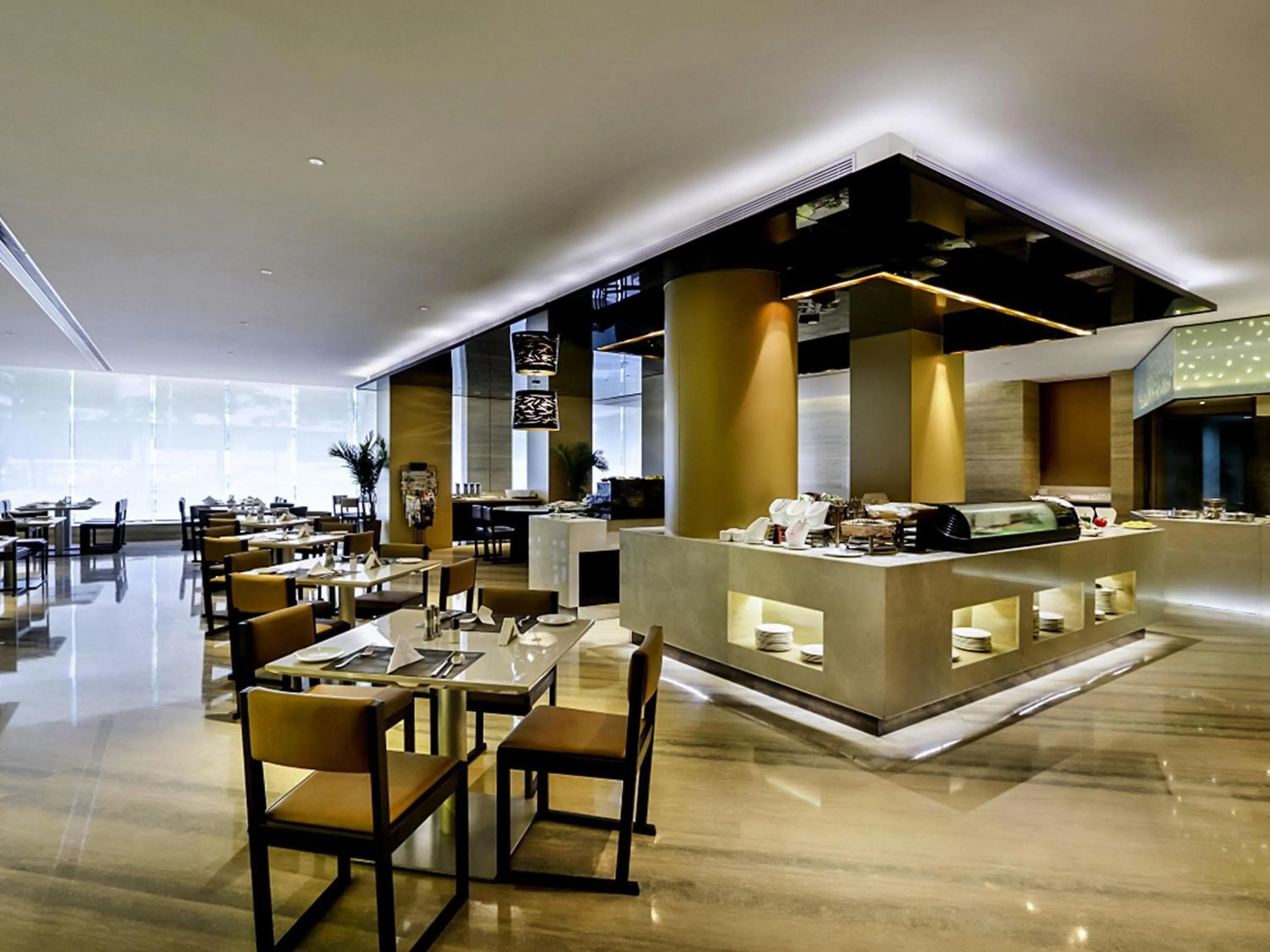 Restaurant/places to eat in Grand Mercure Dongguan Humen