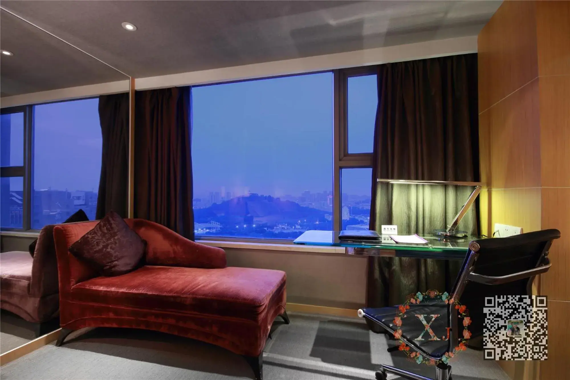 Deluxe King Room in Grand Mercure Dongguan Humen Deluxe King Room in Grand Mercure Dongguan Humen